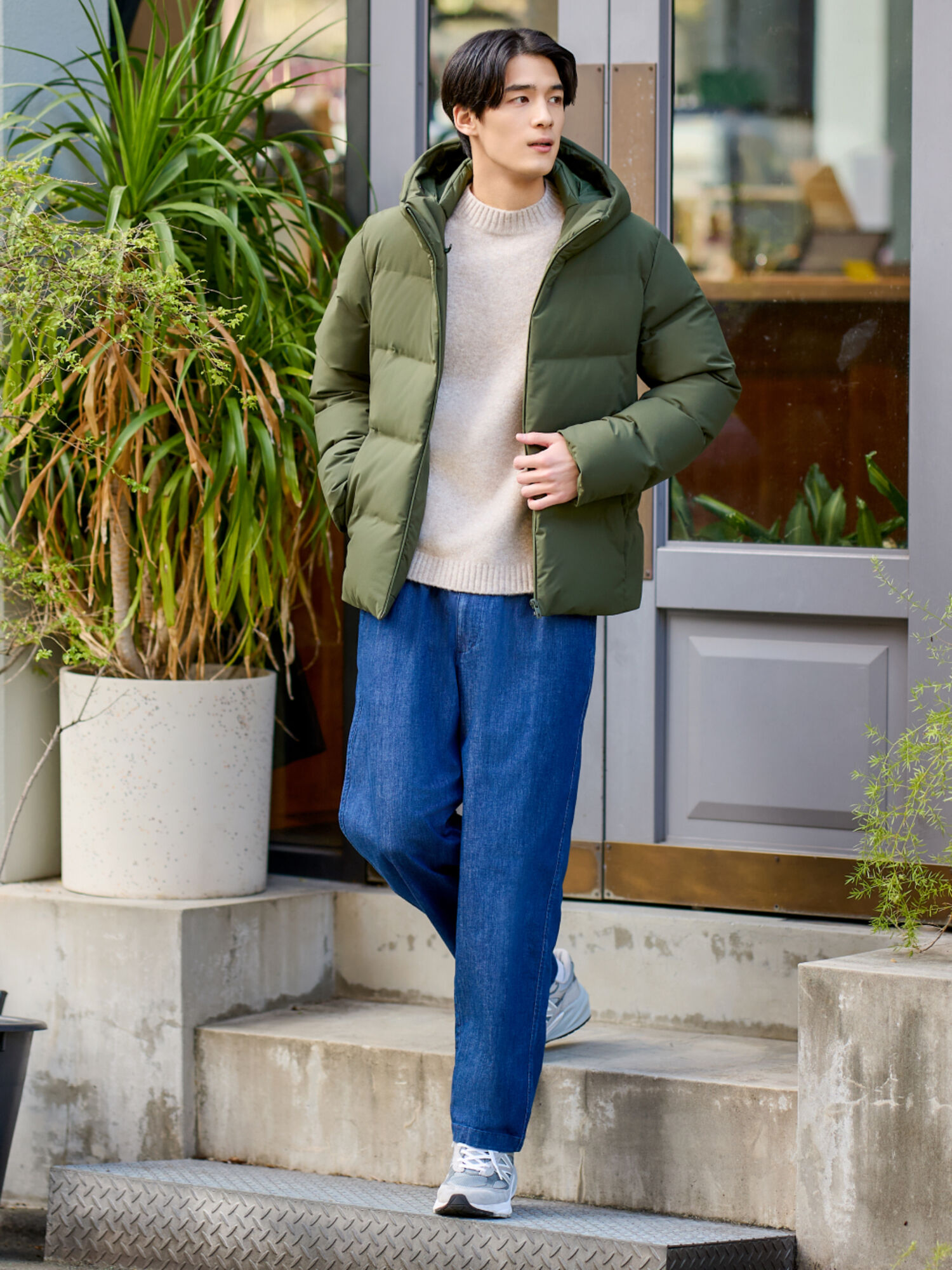 Phối đồ mùa đông với áo phao và quần dài