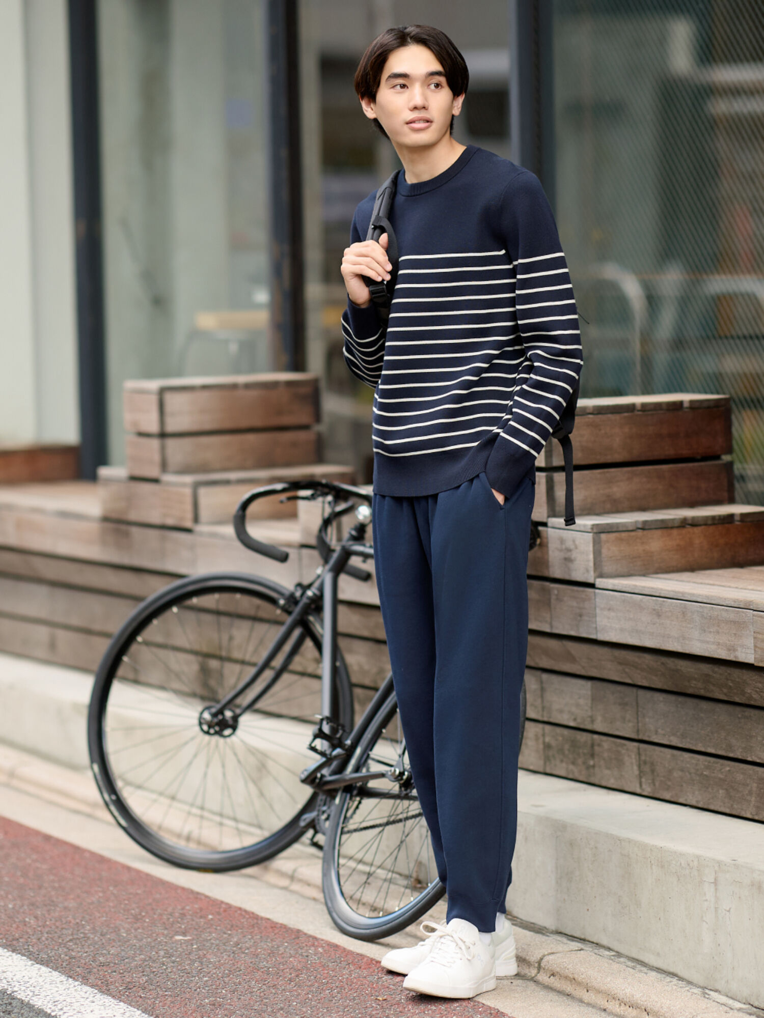 Phối đồ mùa đông nam với áo sweater và quần jogger