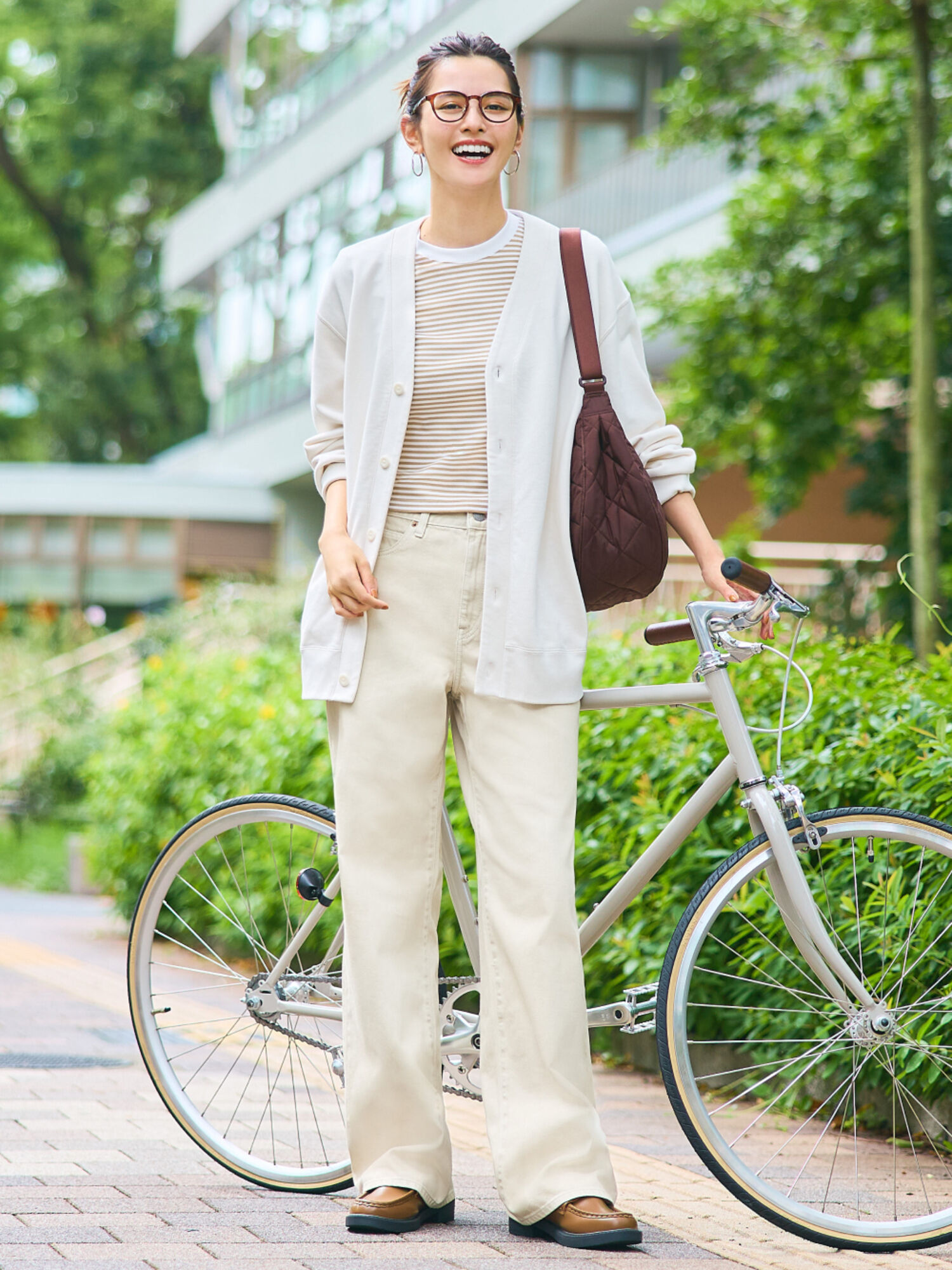 Phối quần áo Tết đi chơi đẹp, năng động và thoải mái với áo thun