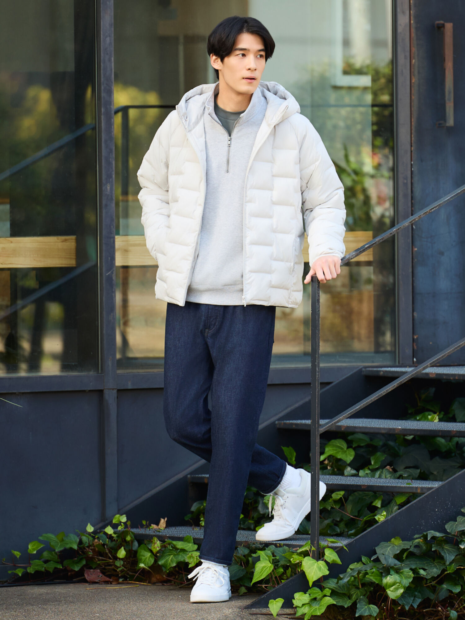 Phối đồ đi chơi Tết cho nam ấm áp, phong cách hiện đại với áo khoác chần bông