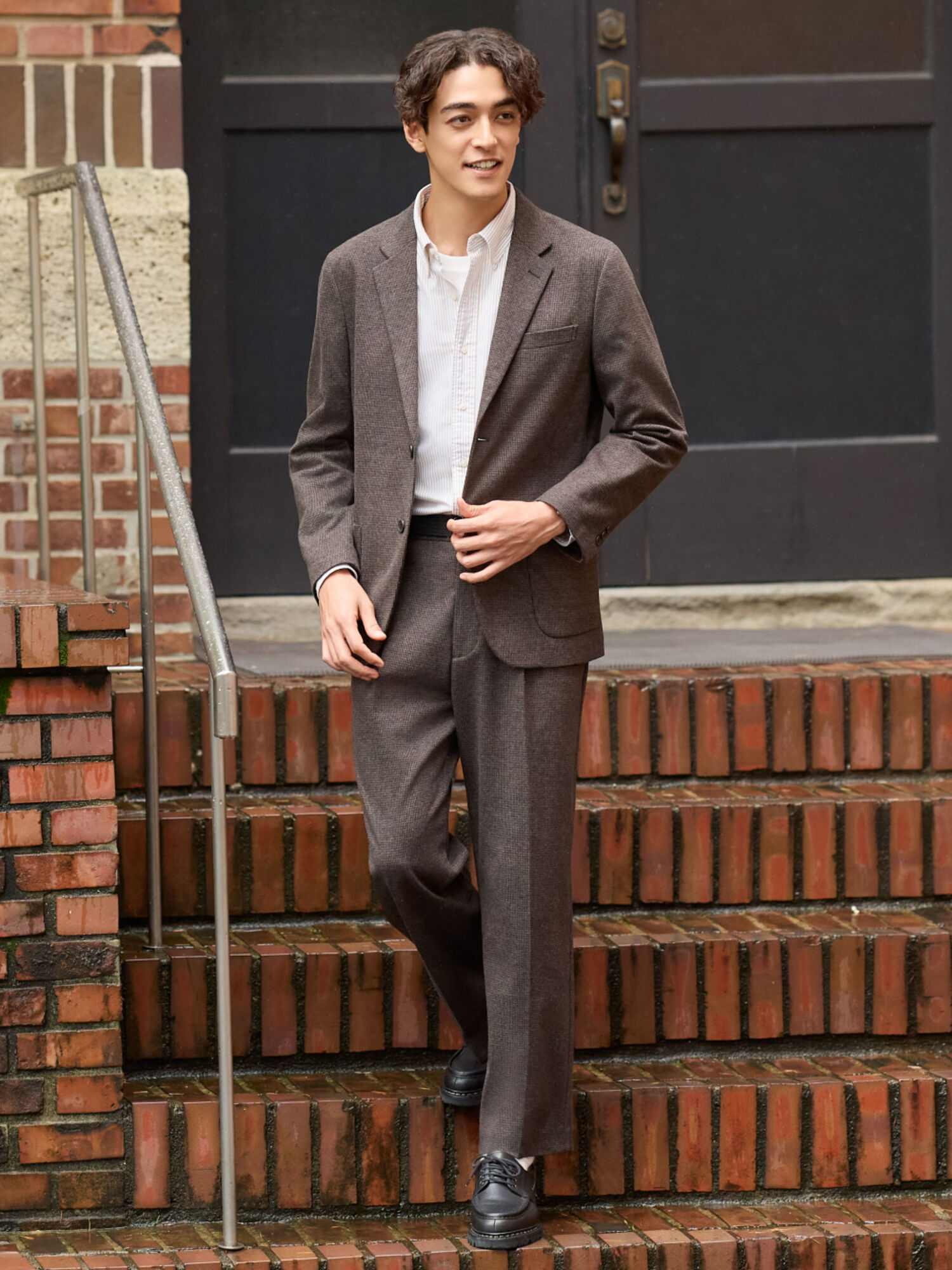 Phối đồ đi chơi Tết cho nam với bộ vest thanh lịch