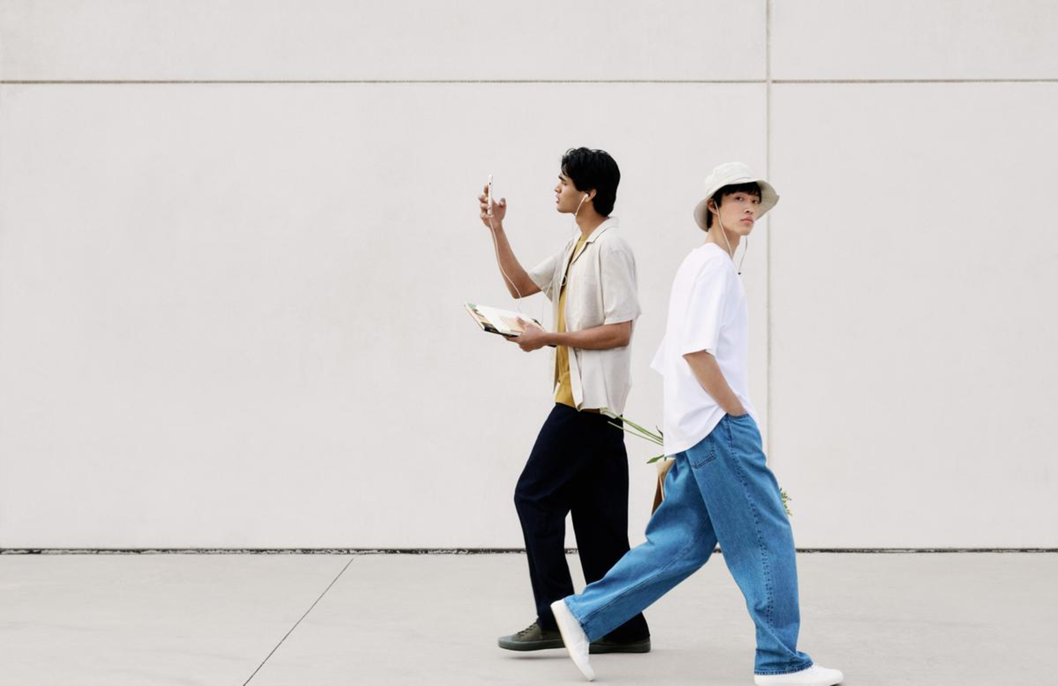 Phối đồ đi chơi Tết cho nam đẹp, năng động với áo thun và quần jean