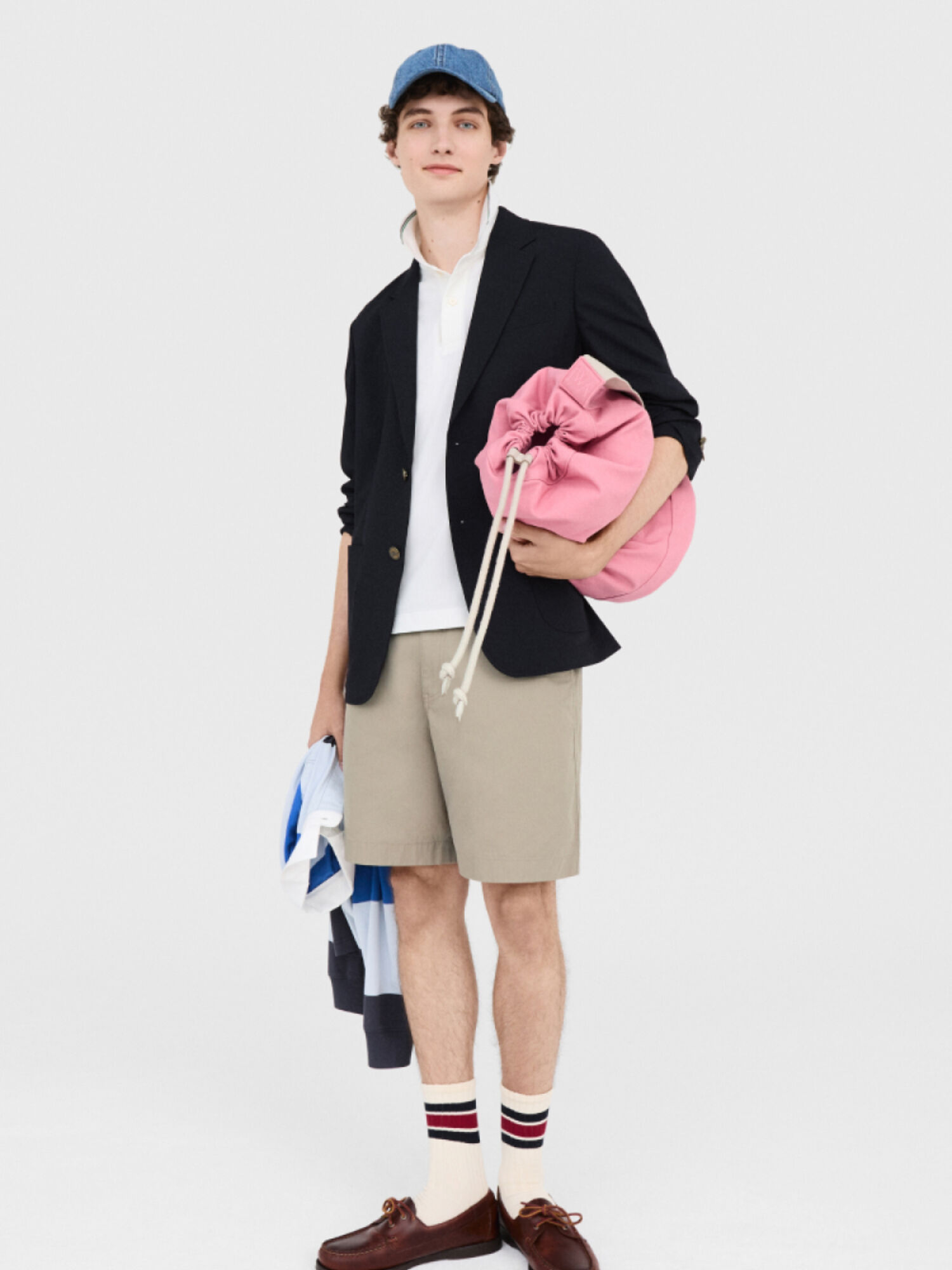 Phối đồ đi chơi Tết cho nam cực kỳ thời thượng với áo khoác blazer