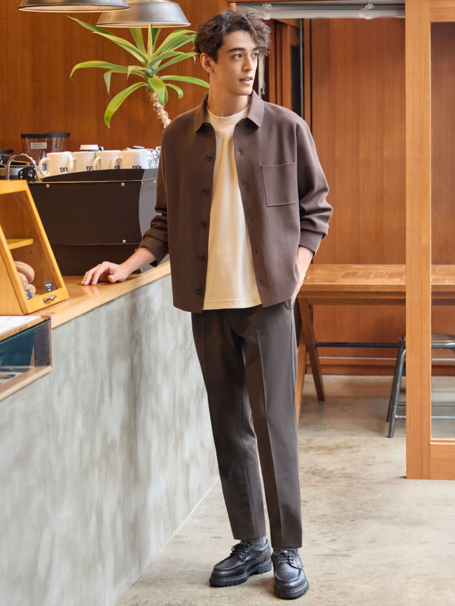 Phối đồ đi chơi Tết cho nam với quần âu thời trang, chuẩn soái ca