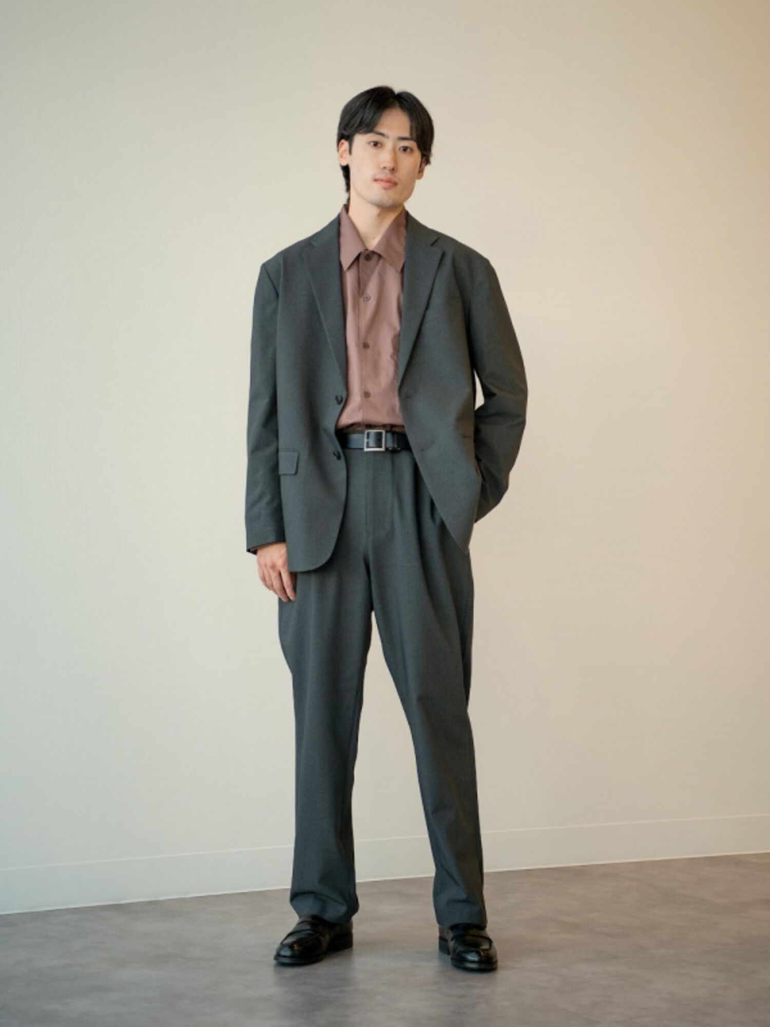 Phối đồ nam tham gia tiệc công ty lịch lãm, gọn gàng