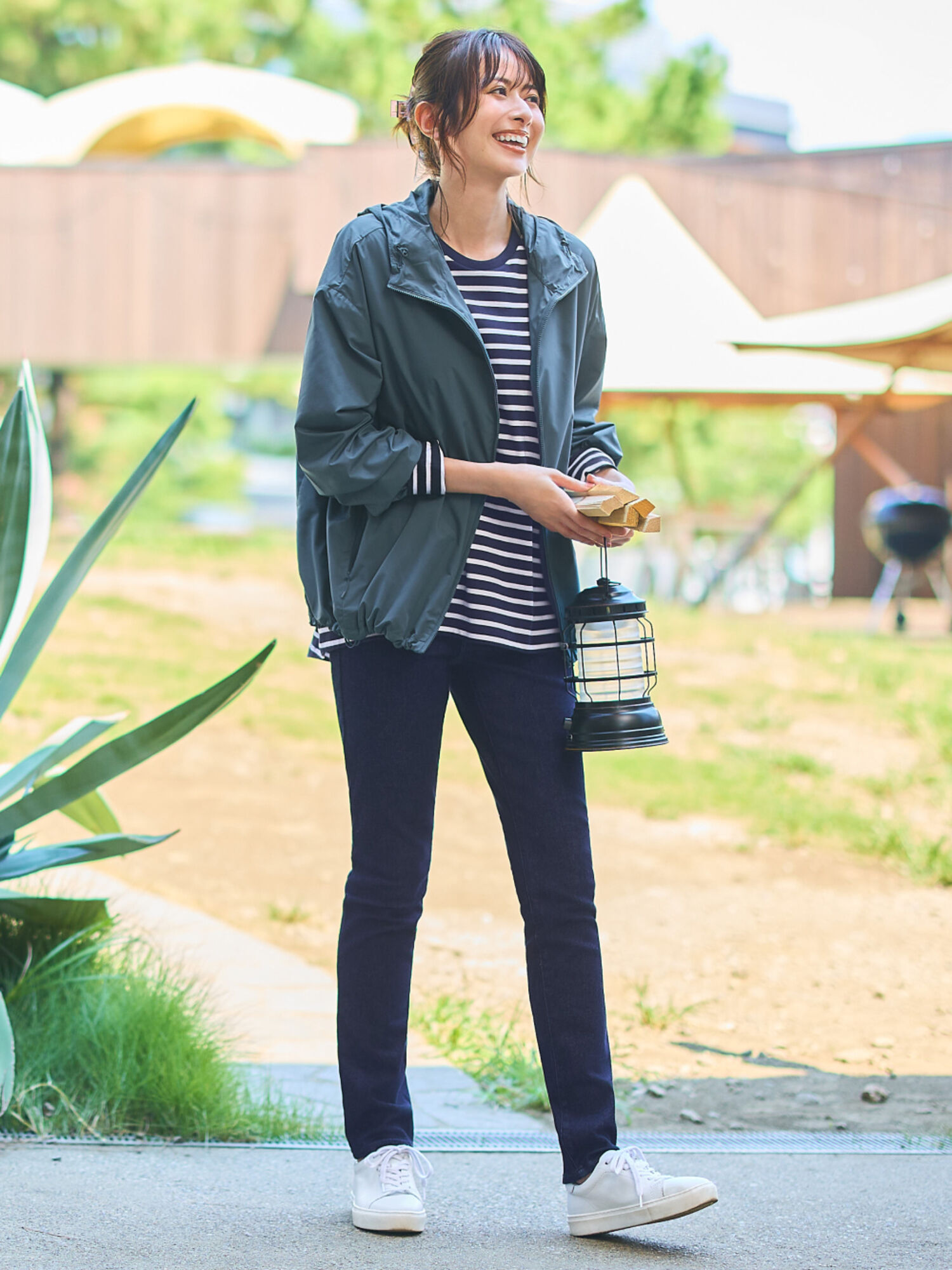 Giày sneaker là một phần không thể thiếu trong tủ đồ của các tín đồ thời trang phong cách Basic