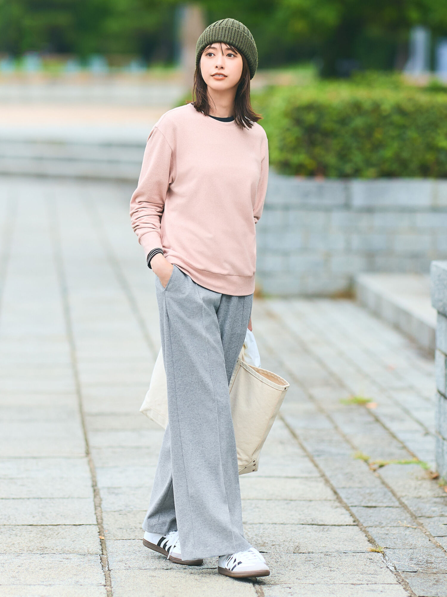 Phối đồ trang phục màu sắc tương phản theo phong cách Basic