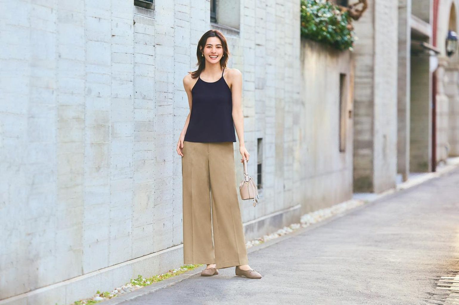 Phối màu xanh navy và màu nâu đầy thanh lịch, cuốn hút