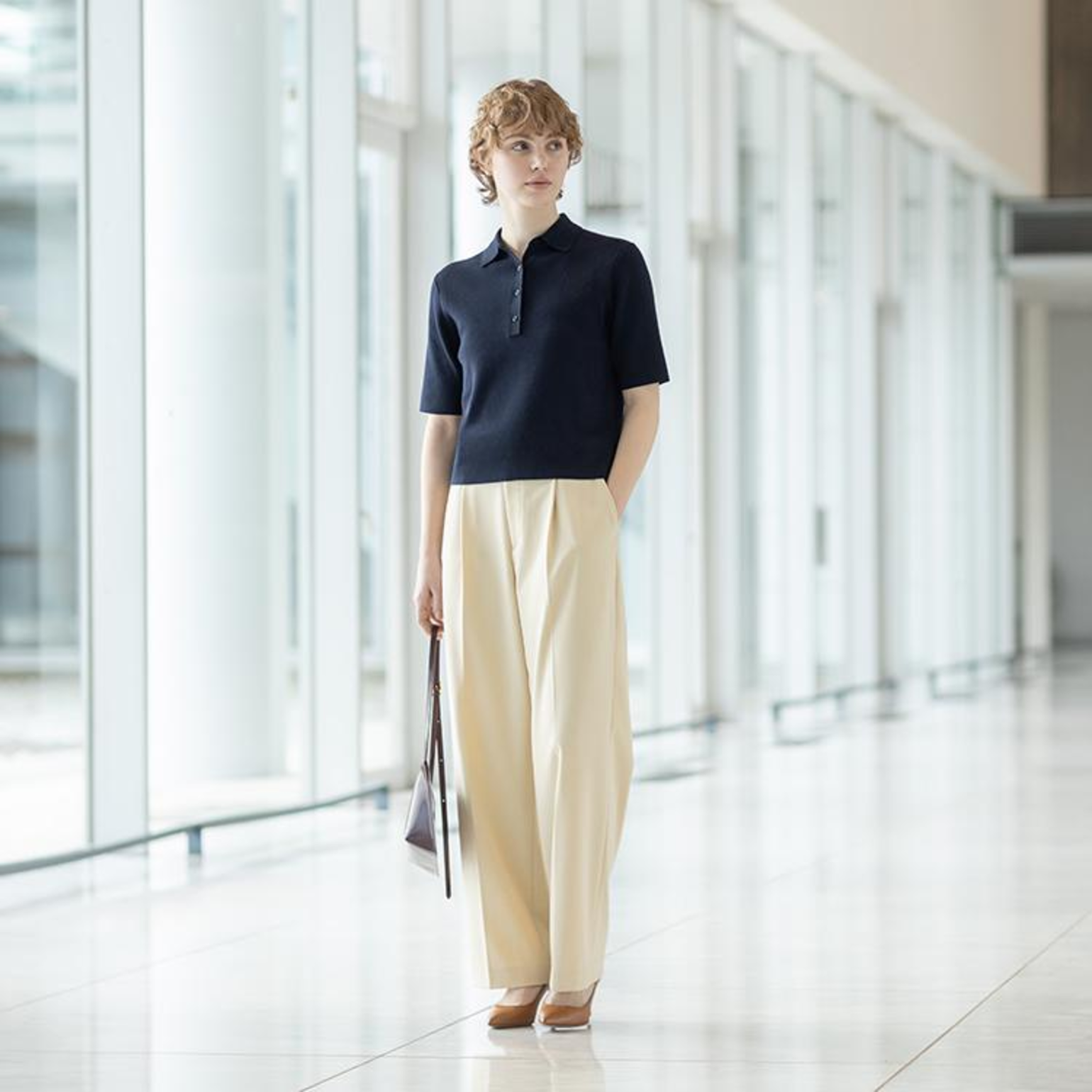 Màu xanh navy hợp với mọi tone da