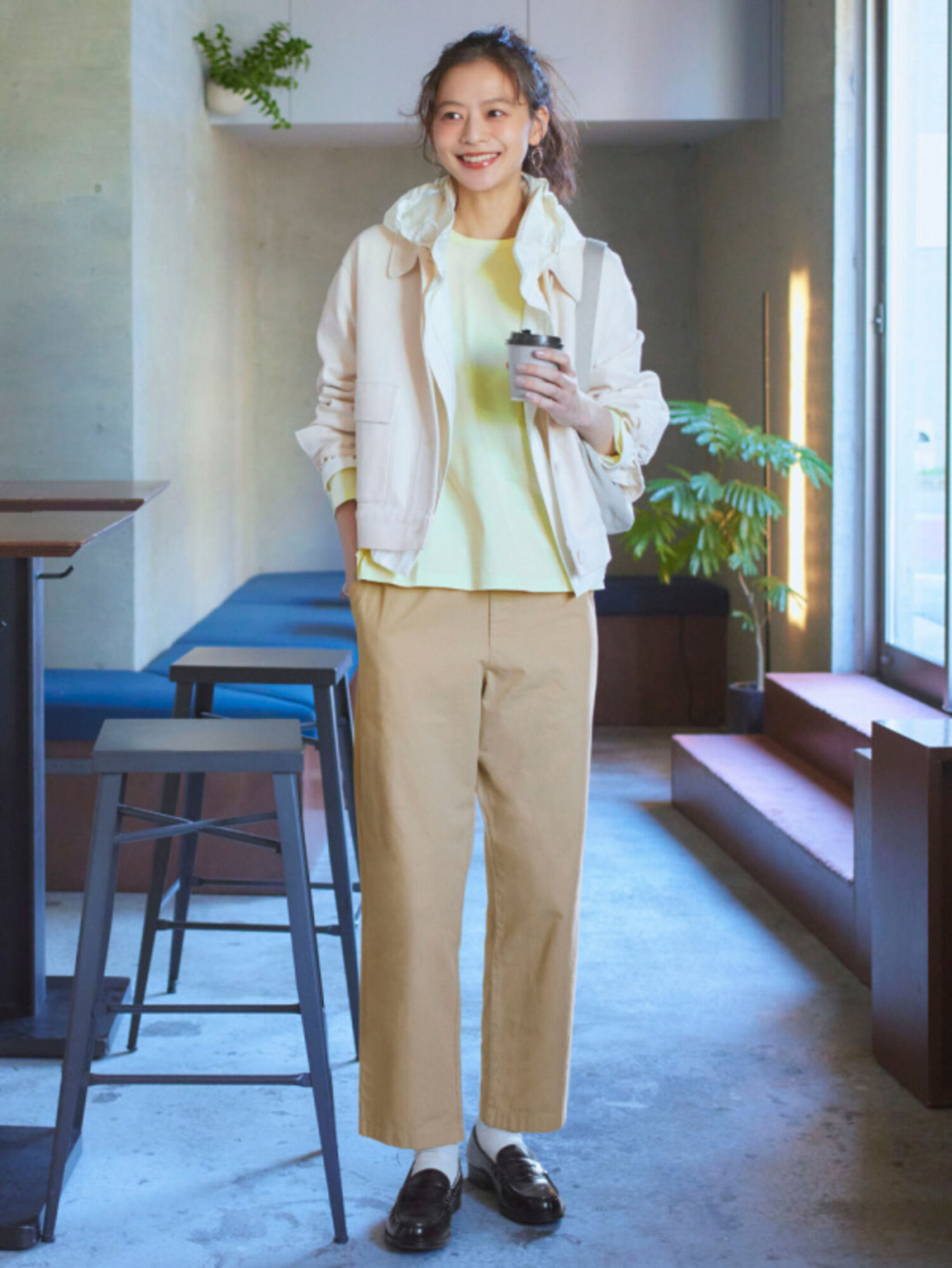 Phối màu kem và màu vàng đẹp, tươi tắn, thời trang