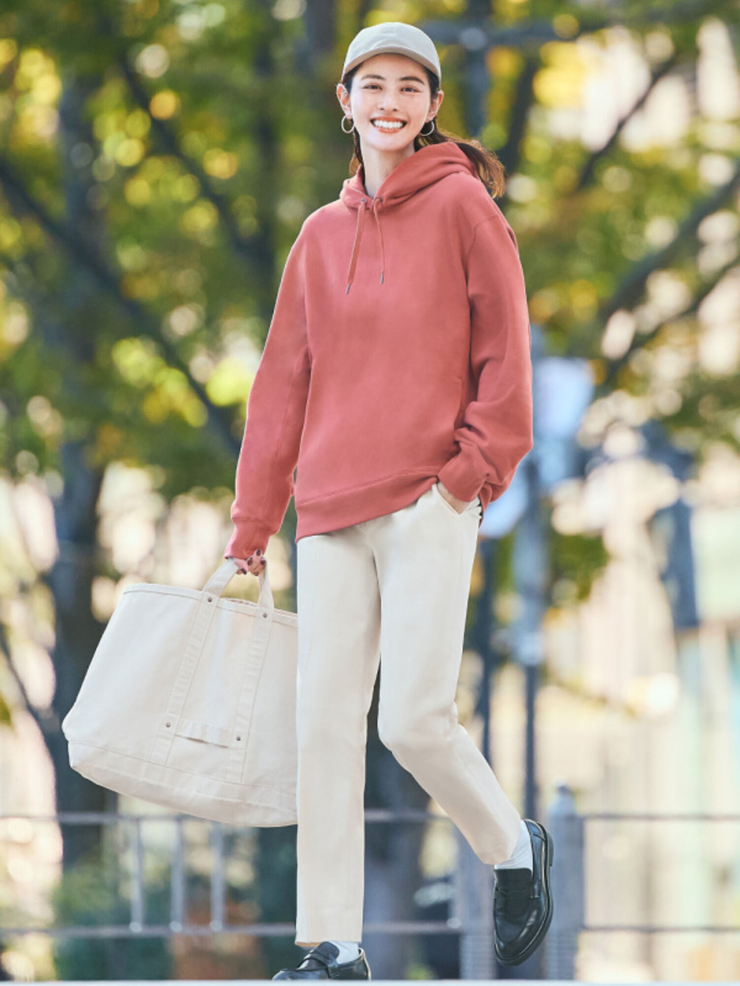 Phối màu kem và màu đỏ đơn giản nhưng vẫn nổi bật