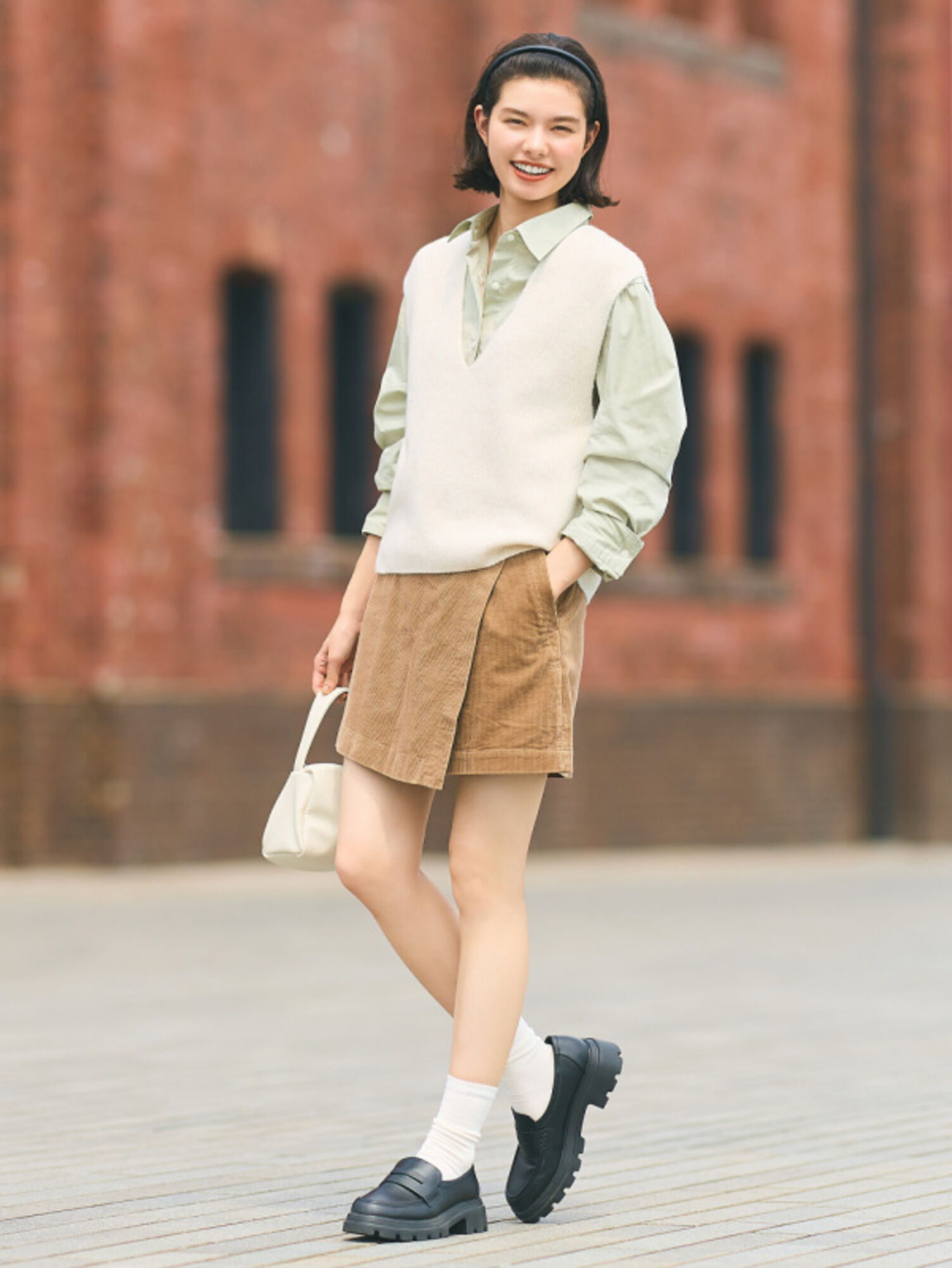 Ứng dụng của màu kem trong thời trang với vẻ đẹp nhẹ nhàng và thanh thoát