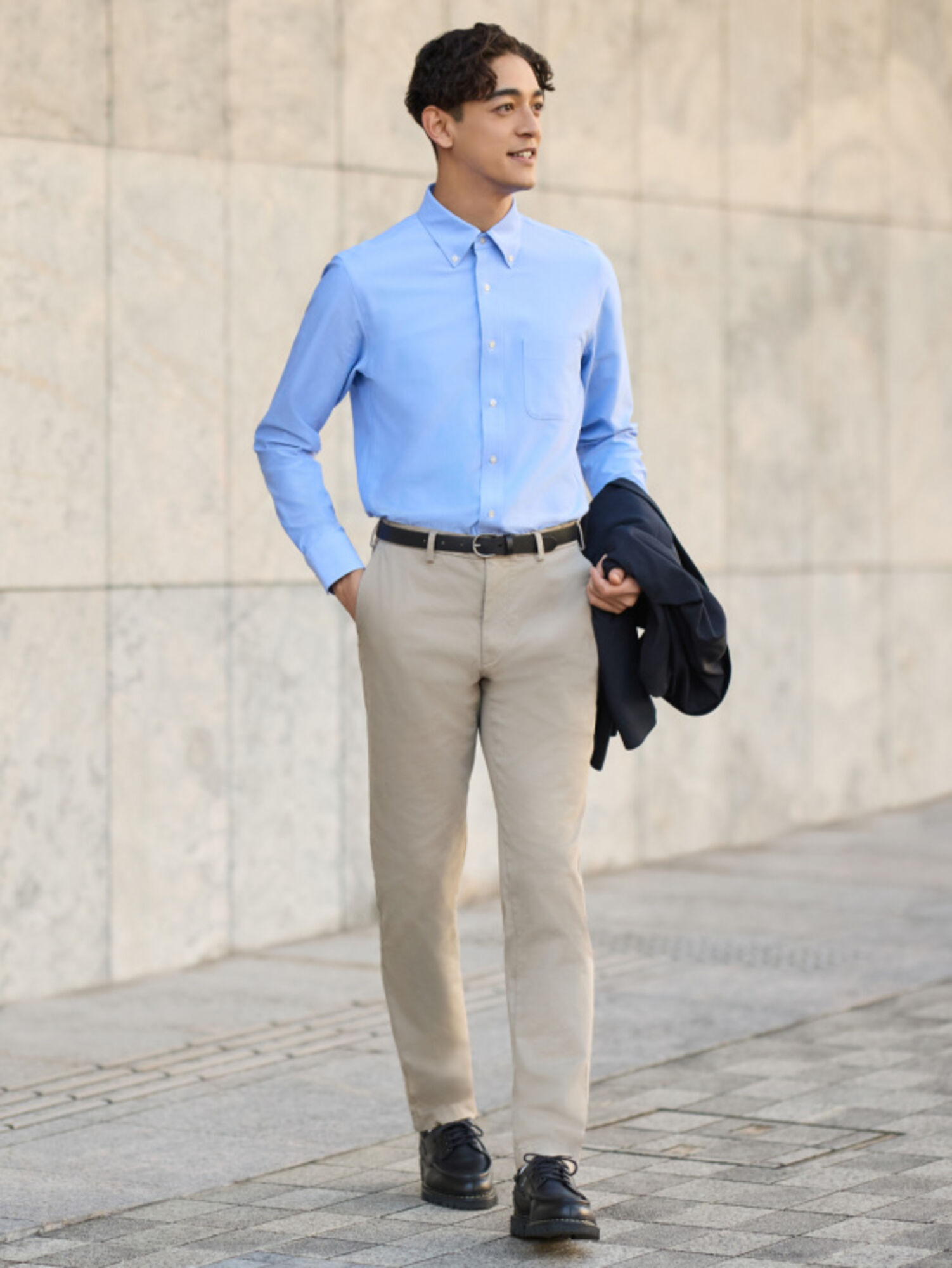 Màu xanh dương mix cùng với màu beige mang đến vẻ ngoài hiện đại, thanh lịch