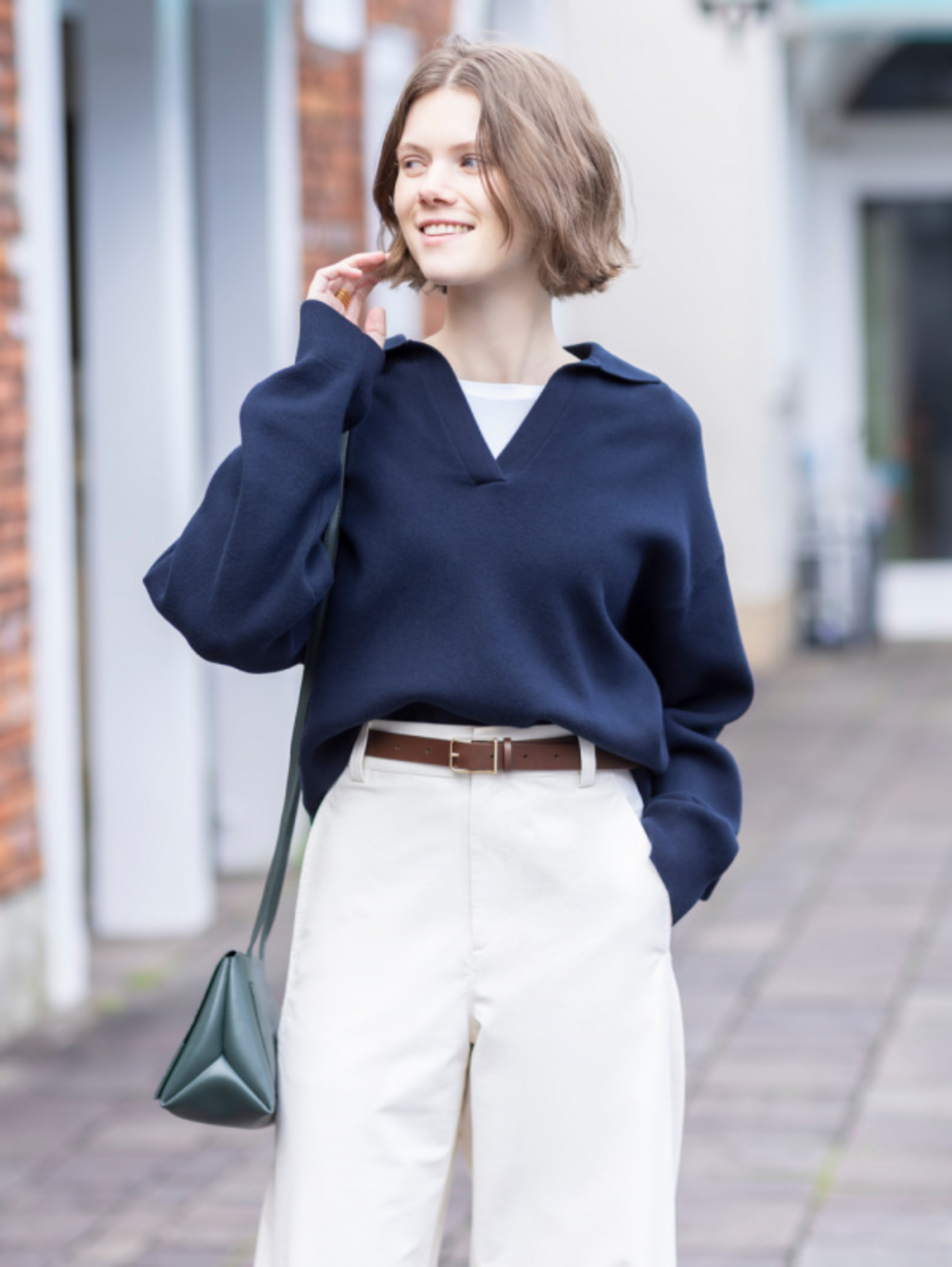 Màu trắng phối với màu xanh dương giúp tạo nên sự tương phản hài hòa, vừa nổi bật vừa tinh tế