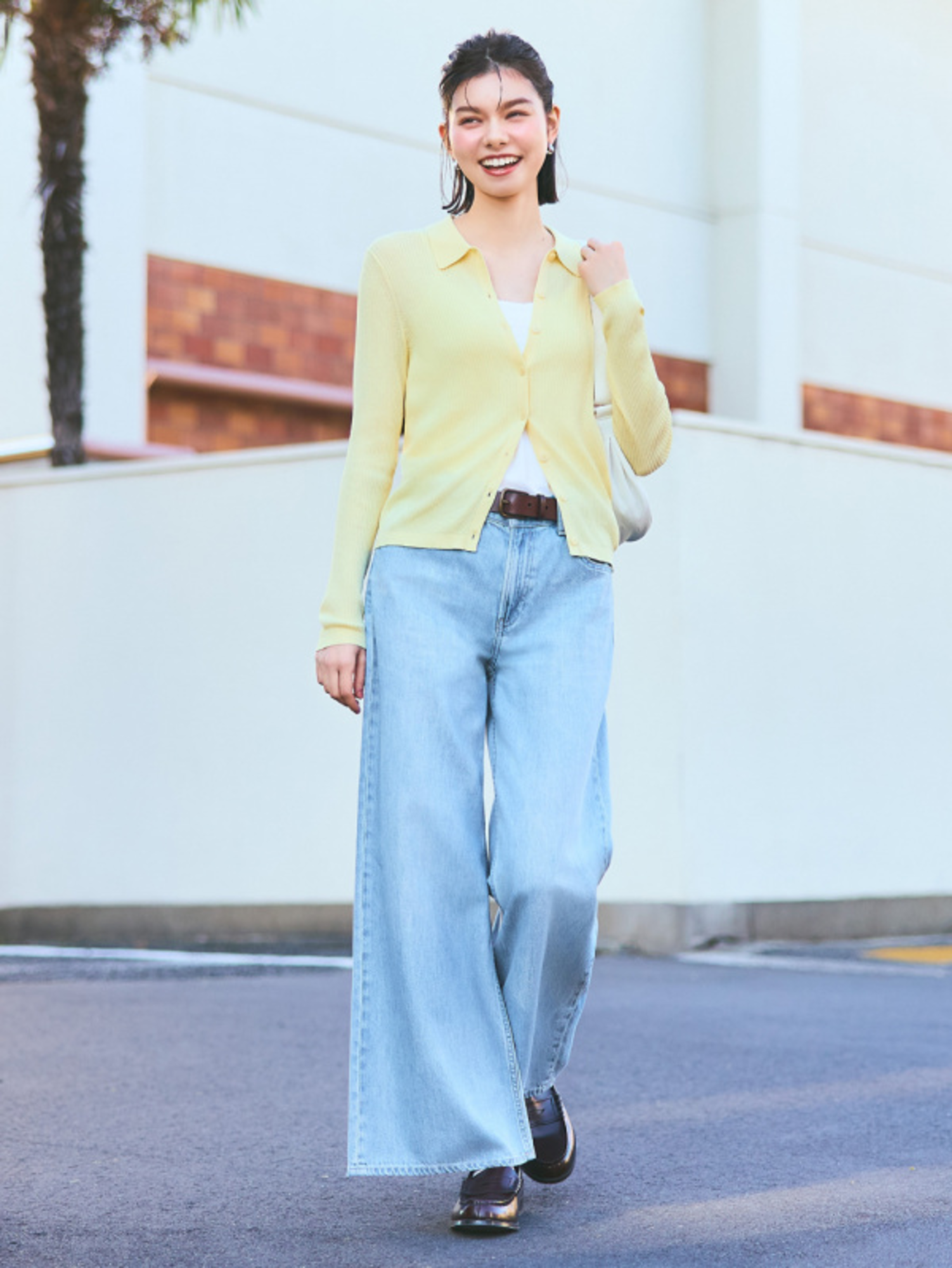 Mẫu phối đồ màu vàng và màu trắng đầy thời trang, năng động và tươi tắn