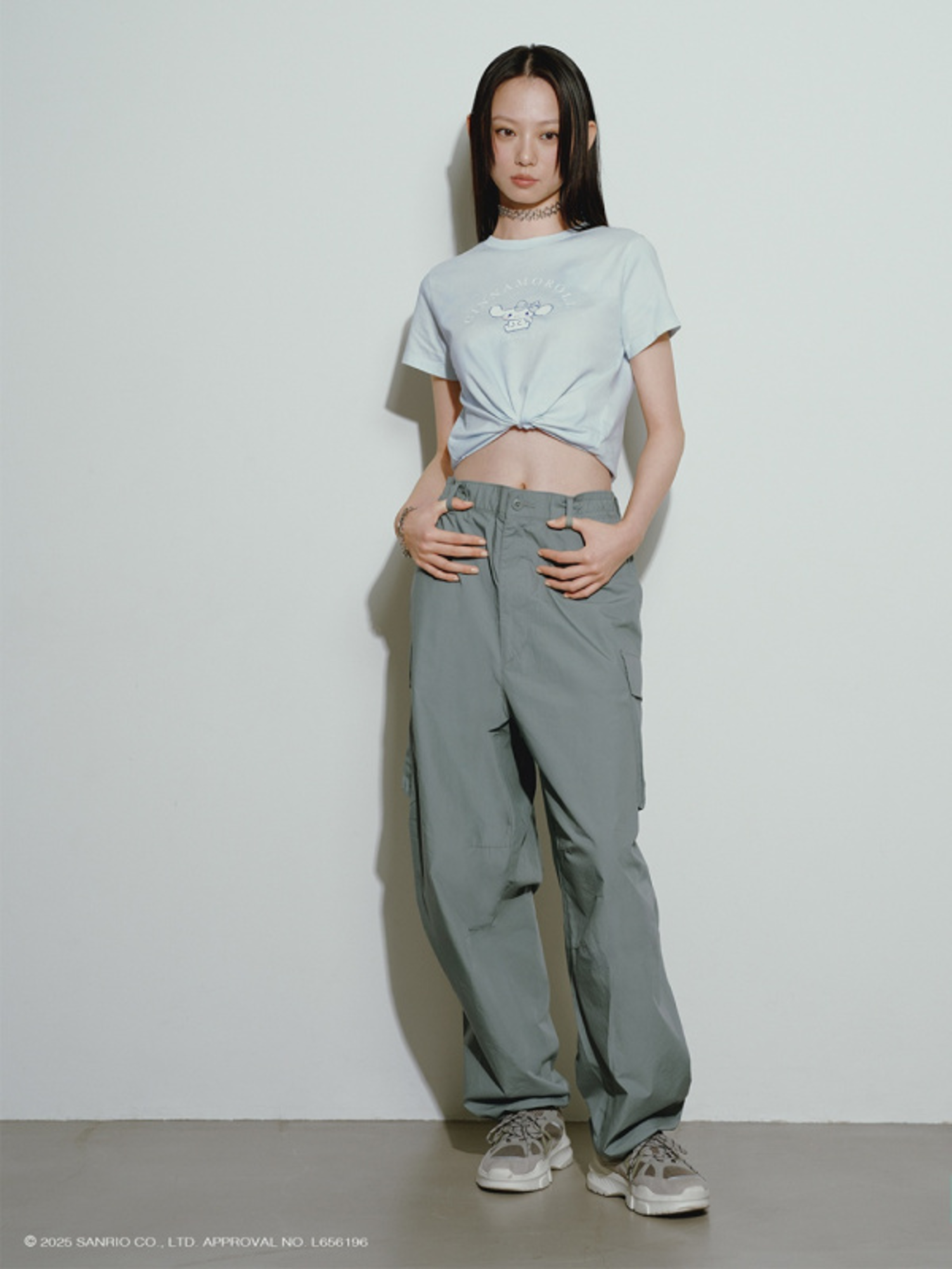 Màu pastel xám mang lại sự tinh tế, được ưa chuộng trong thời trang công sở