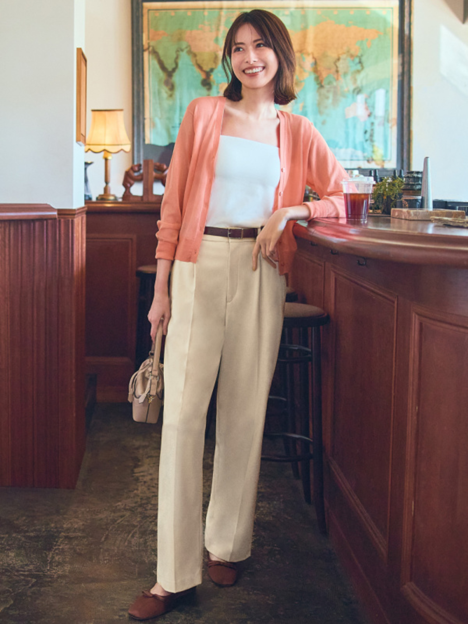 Màu pastel đỏ là sự kết hợp giữa màu đỏ thuần và màu trắng, rất phù hợp với mùa xuân và hè