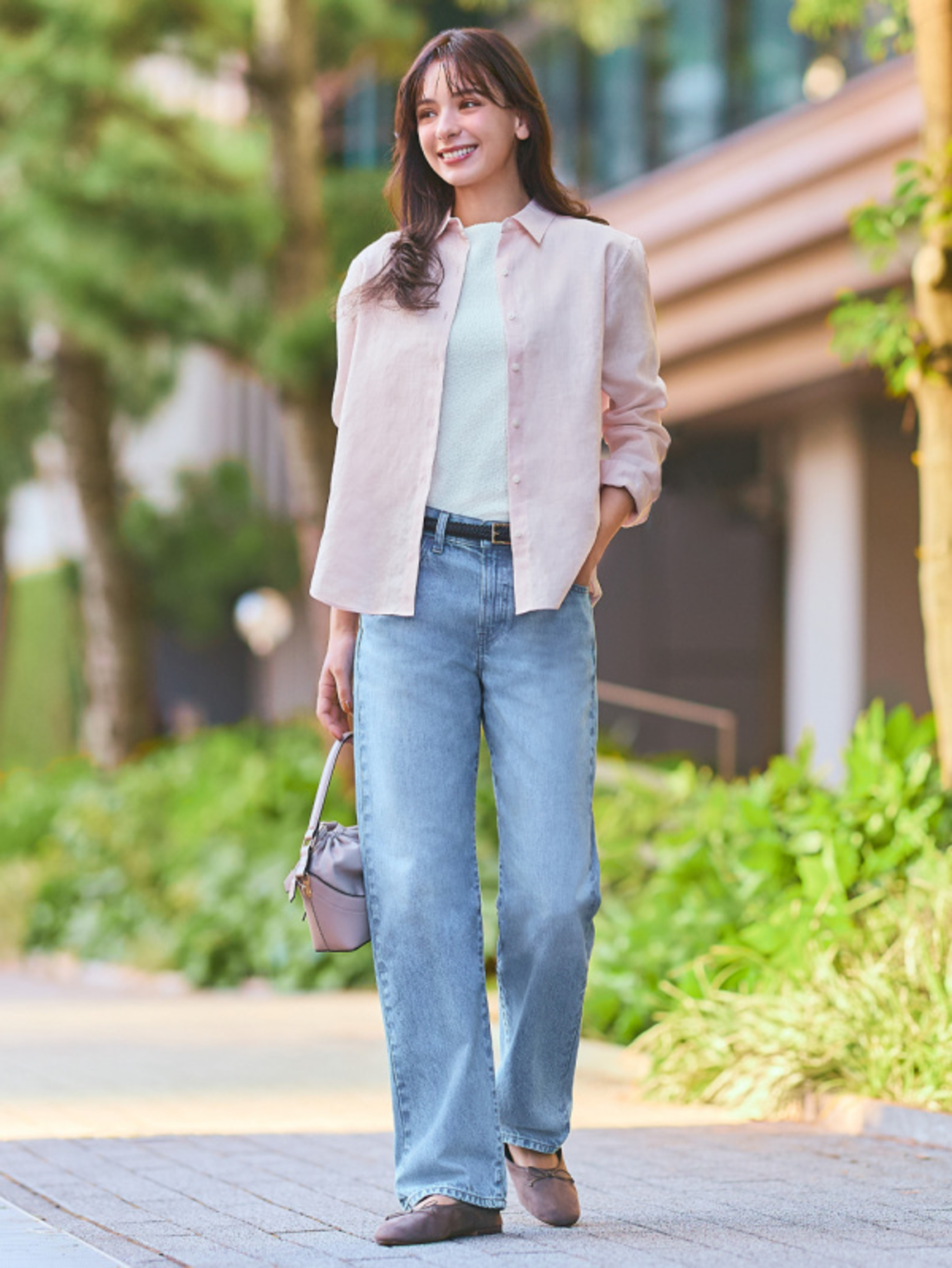 Phối đồ màu pastel và đồ jeans đẹp, phù hợp hợp những ngày xuân hè rực rỡ