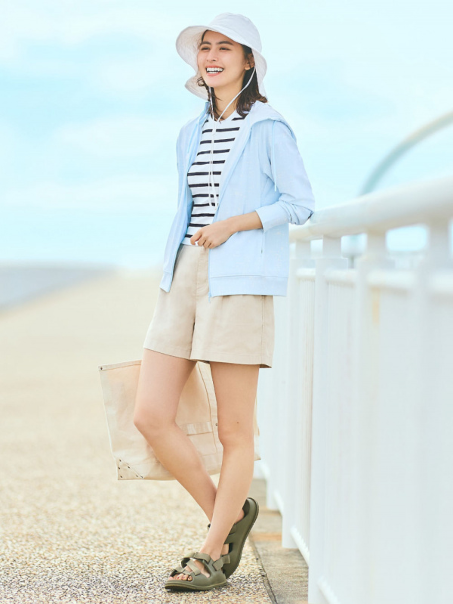 Mix & match màu pastel với màu trung tính giúp tạo nên sự hài hòa và thanh lịch cho outfit