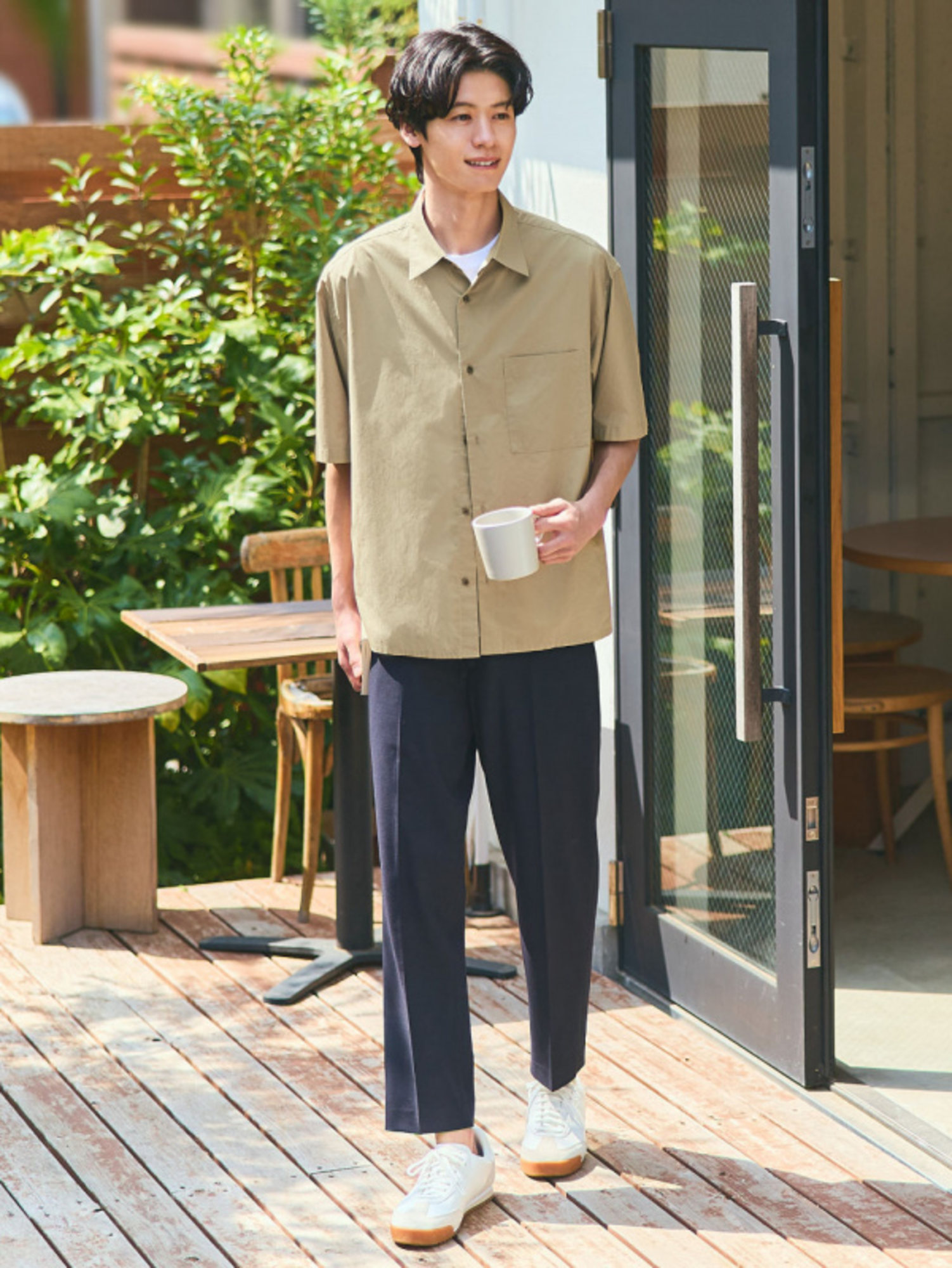 Phối đồ màu đen mix với màu be đầy tinh tế, thời trang, sang trọng