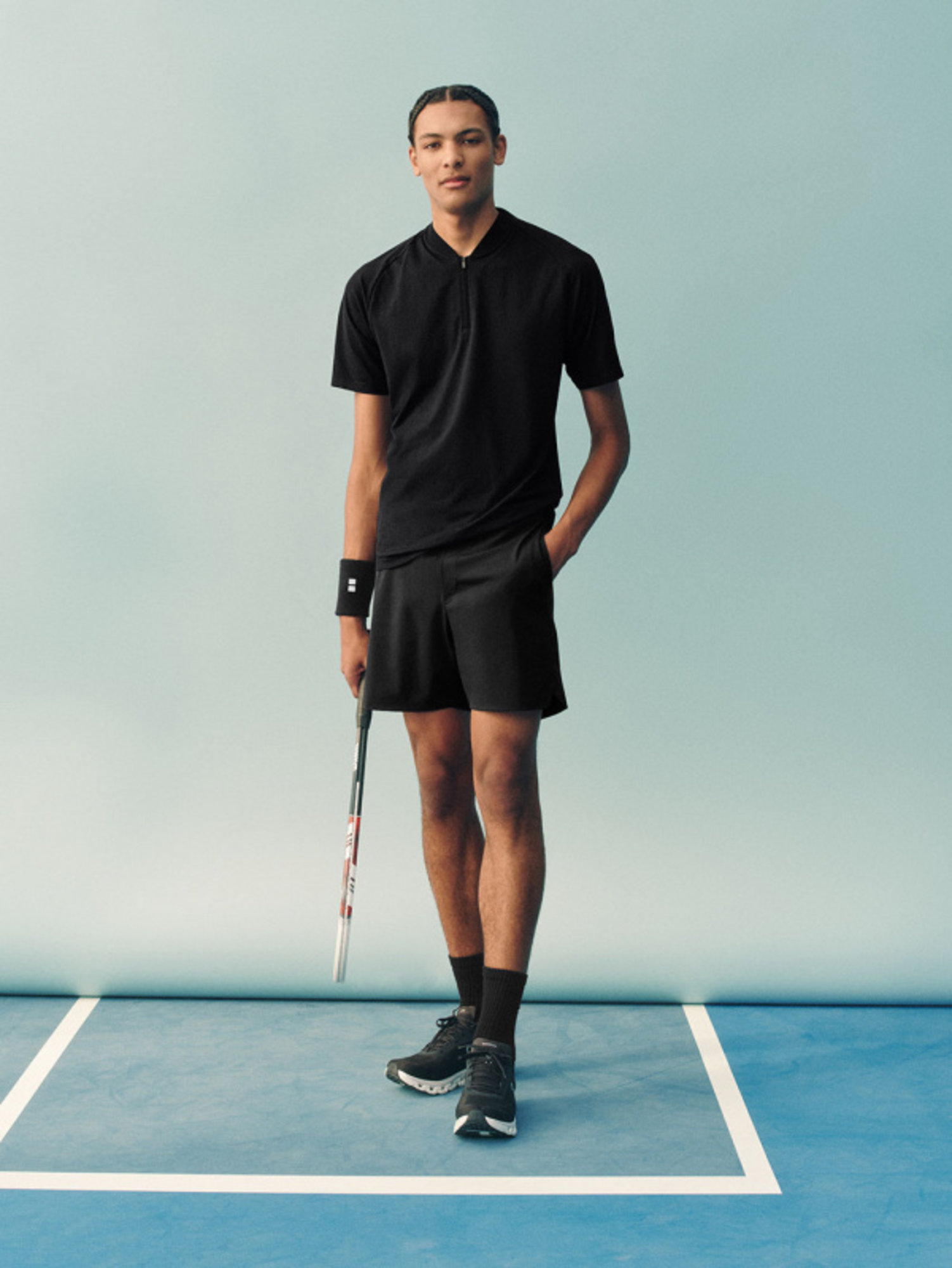 Màu đen là biểu tượng của sự bí ẩn, quyền lực và trang trọng