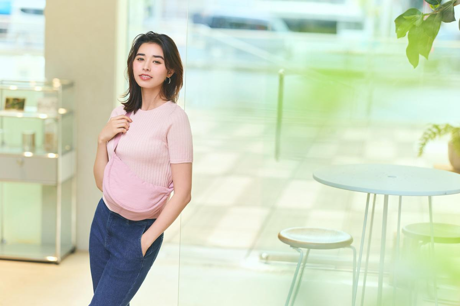 Cách chọn đồ màu hồng hợp thời trang, sành điệu mà không bị sến