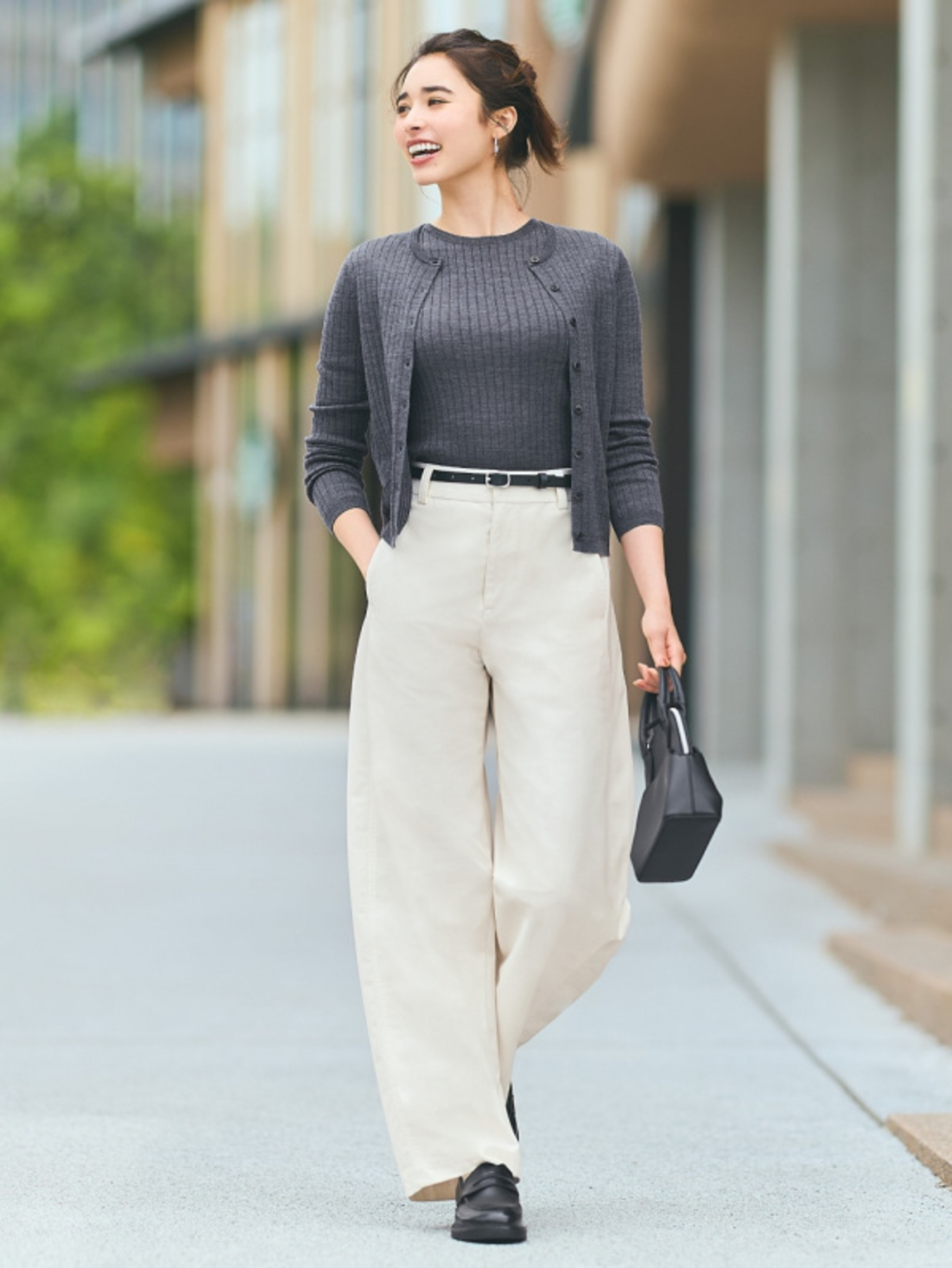 Màu xám phối với màu trắng mang đến vẻ đẹp thanh lịch, đơn giản và vô cùng tinh khôi 