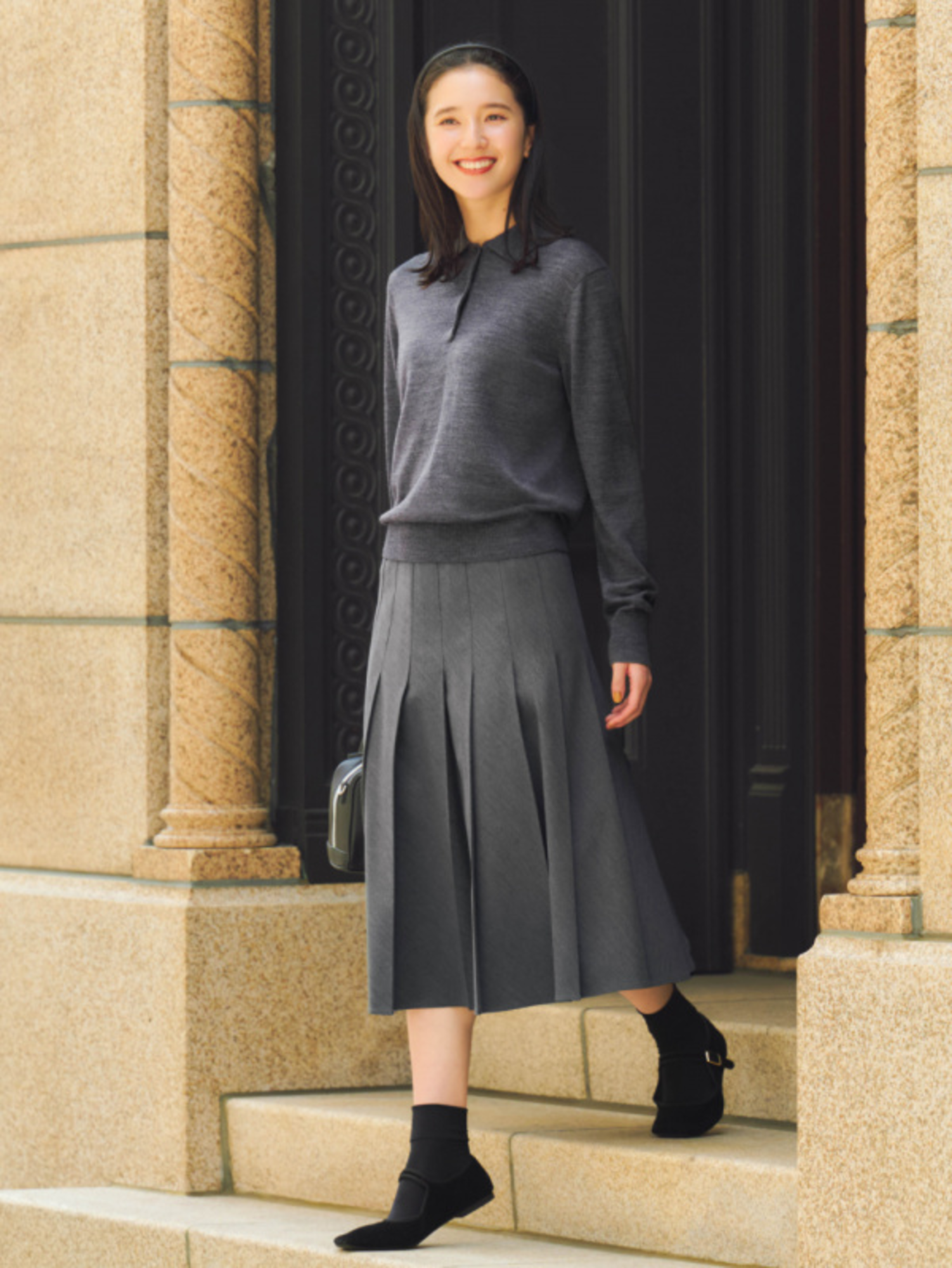 Màu xám đậm là màu được tạo ra với tỷ lệ màu đen chiếm ưu thế hơn màu trắng