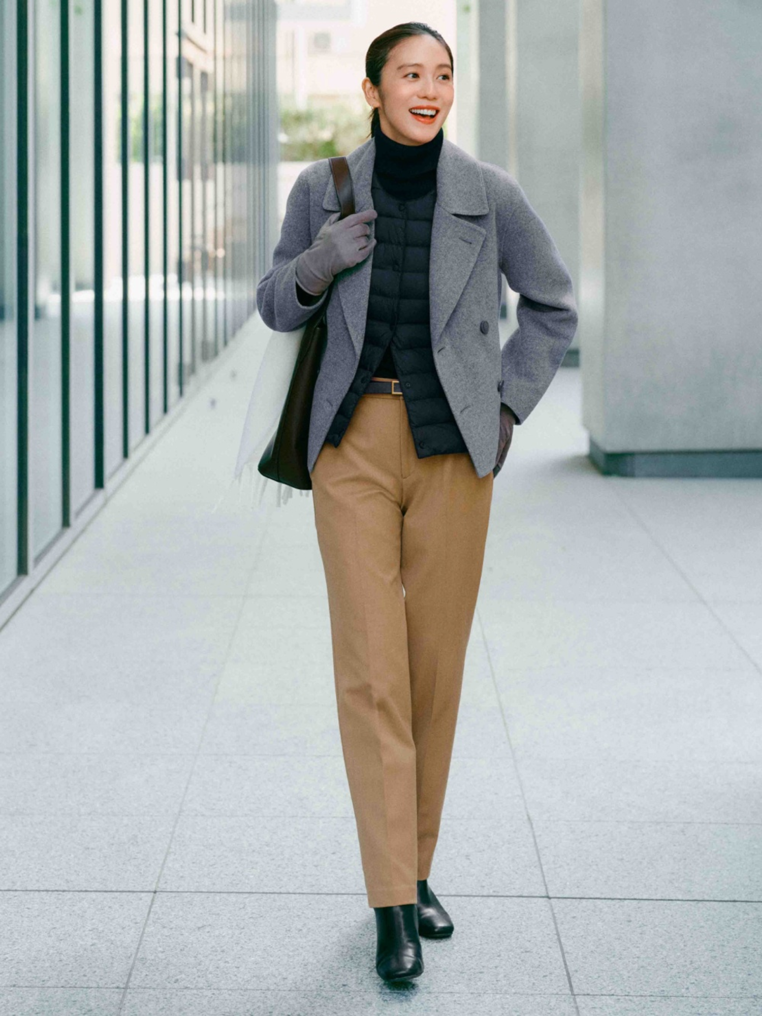 Outfit công sở thể hiện sự lịch sự, trang trọng và chuyên nghiệp