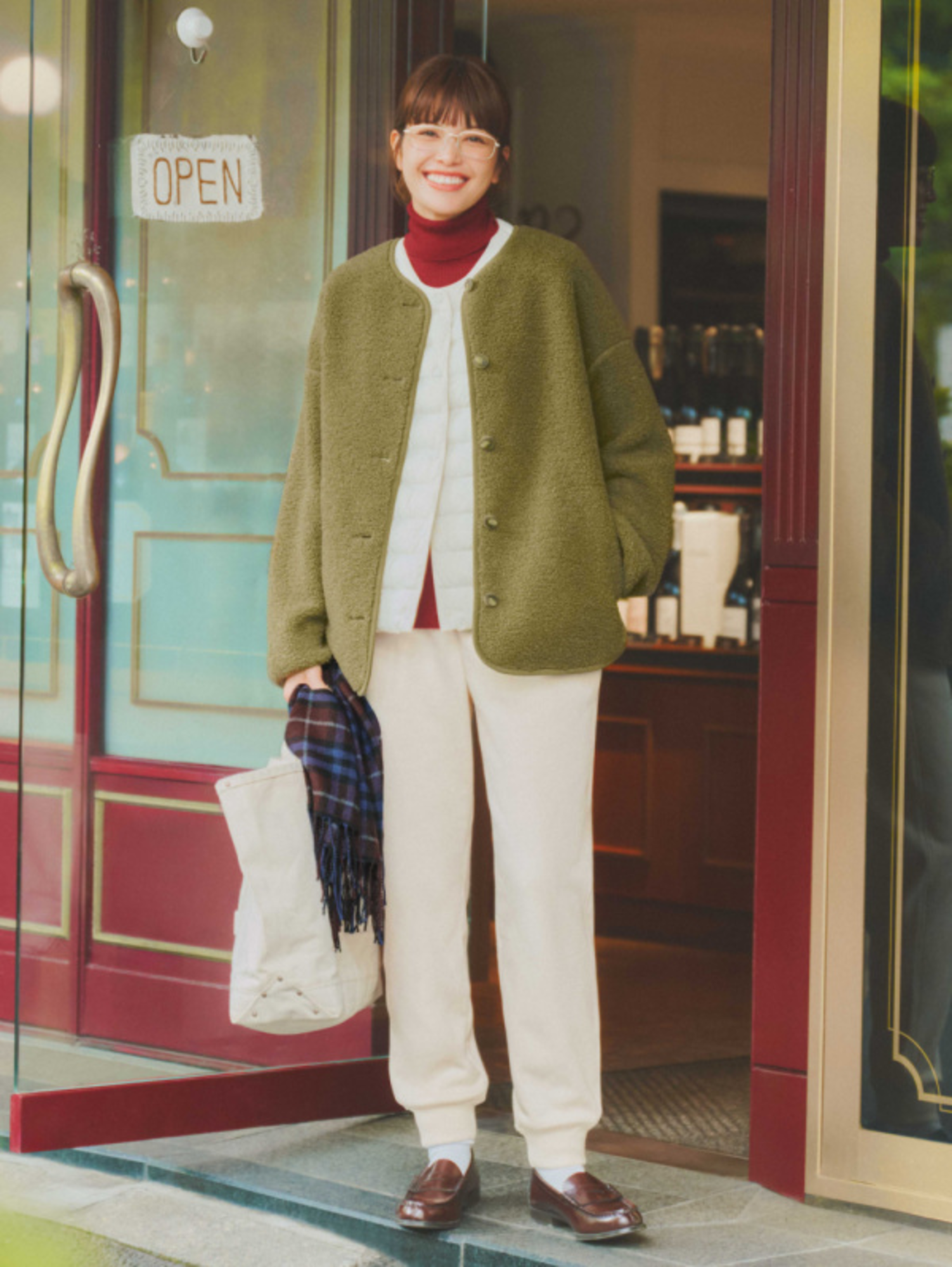 Mẫu áo oversize phối với quần cargo phong cách casual thời trang, cá tính