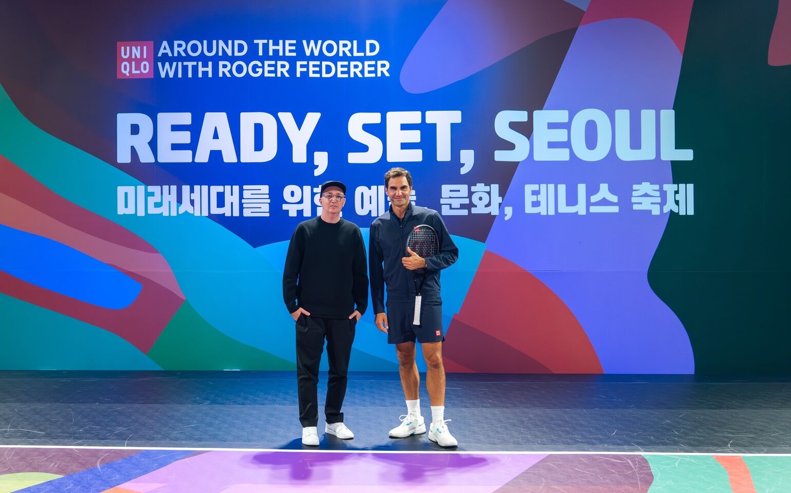 Khi hai huyền thoại chung một khung hình: Roger Federer và KAWS