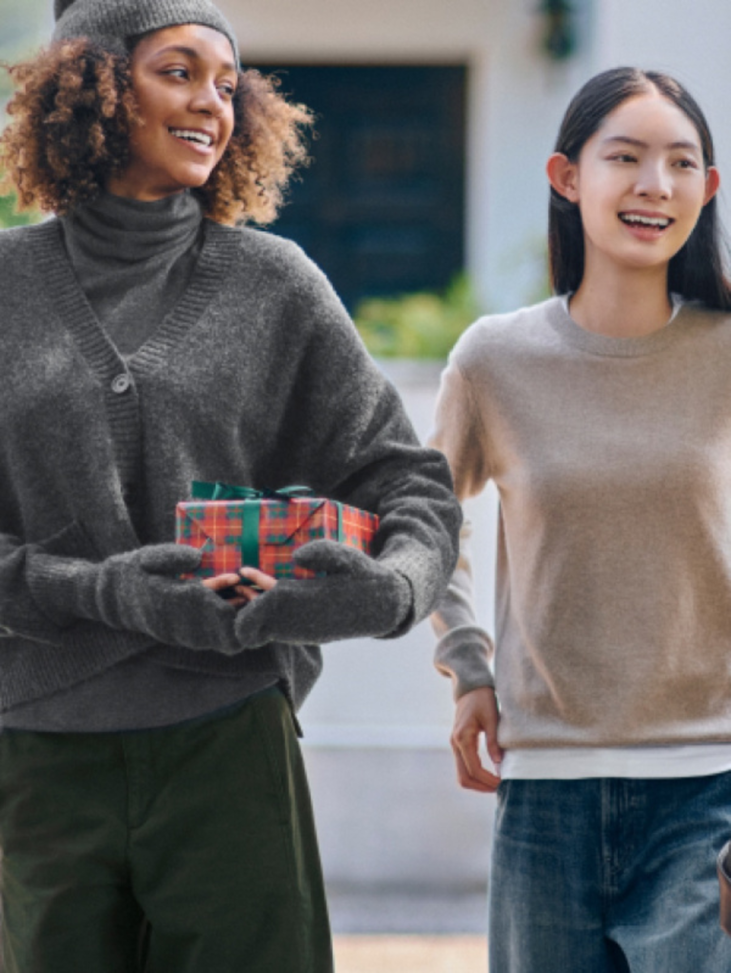 Lễ Giáng sinh mang ý nghĩa tôn giáo và là dịp để các thành viên trong gia đình quây quần bên nhau