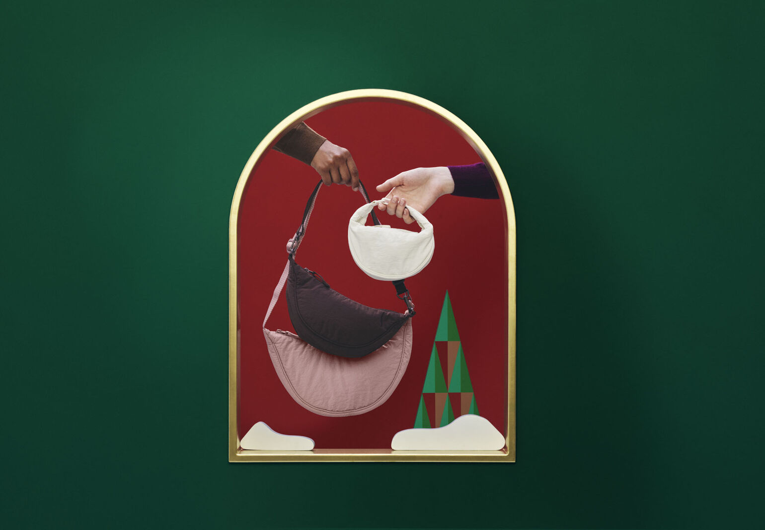 Túi họa tiết là một gợi ý quà Giáng sinh hoàn hảo cho các phái đẹp