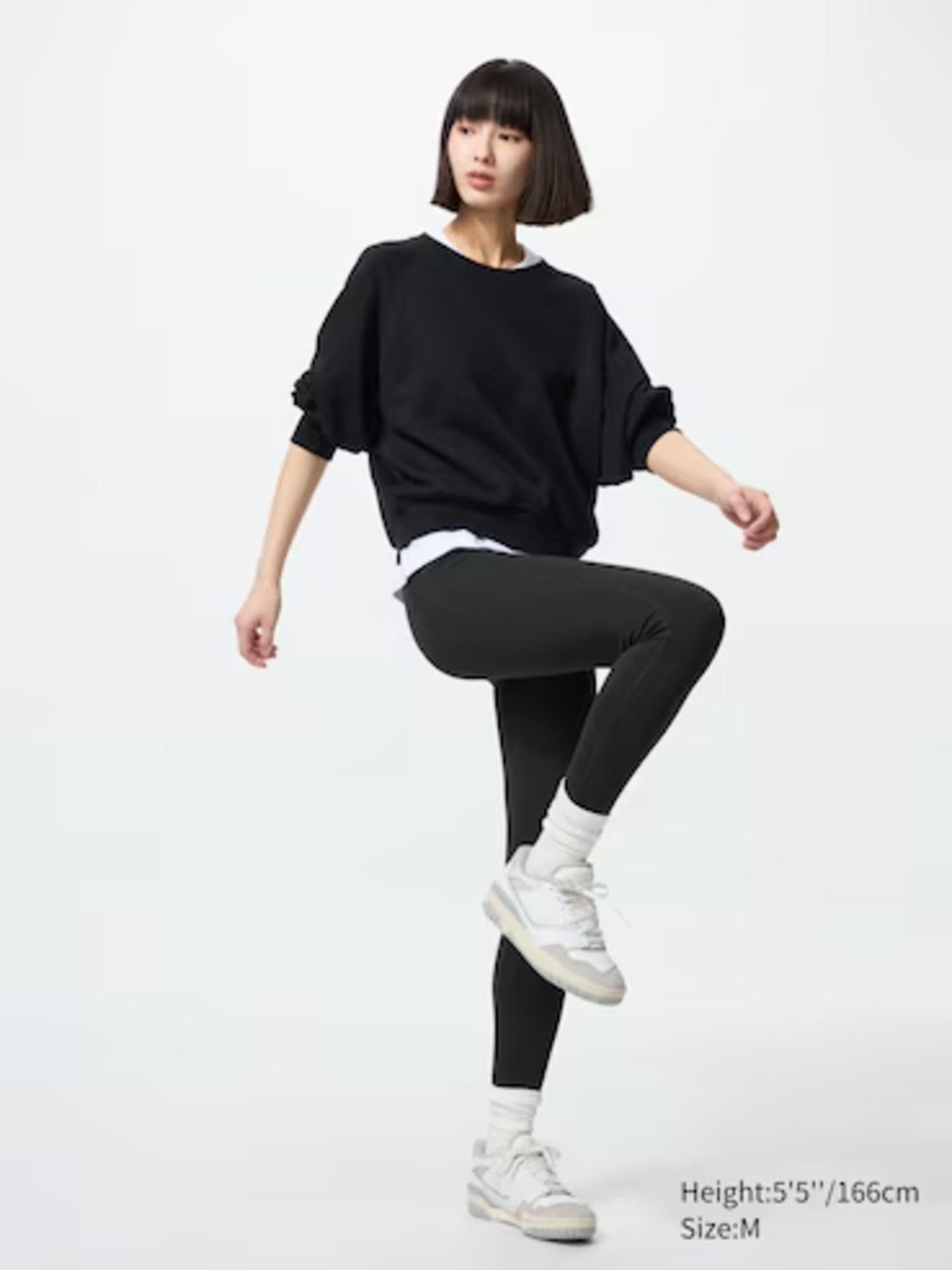 Áo sweater phối quần legging tạo outfit thoải mái, gọn gàng và tôn dáng