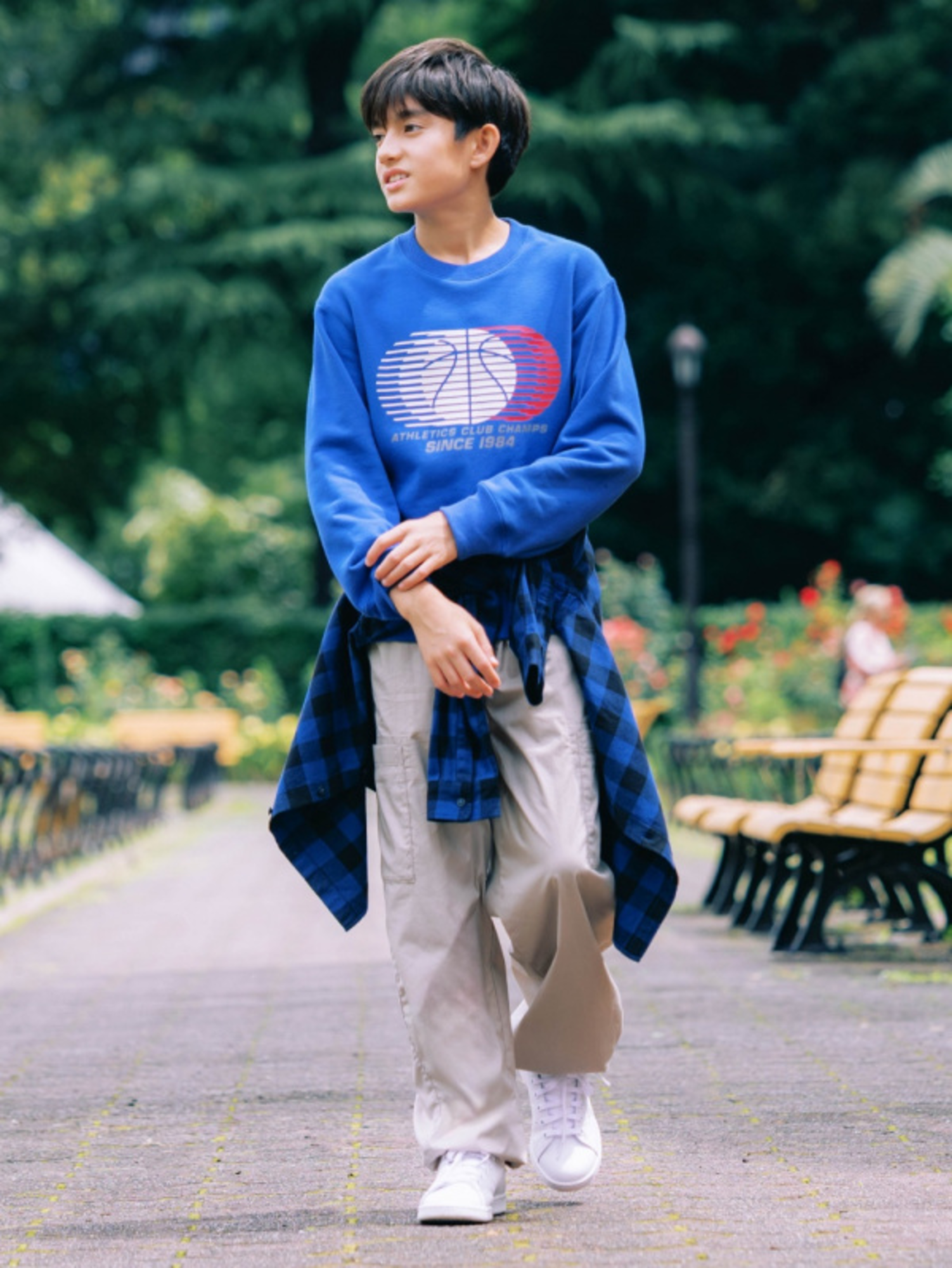 Y2K viết tắt của “Year 2000”, là phong cách thời trang nổi bật vào cuối năm 1990 và đầu năm 2000