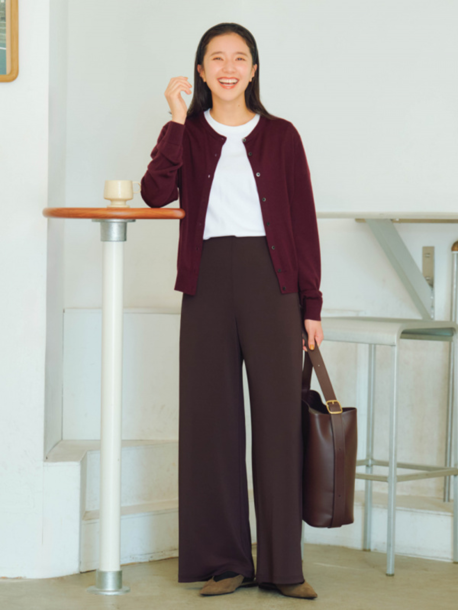 Phối đồ phong cách Y2K với áo cardigan đẹp, đơn giản