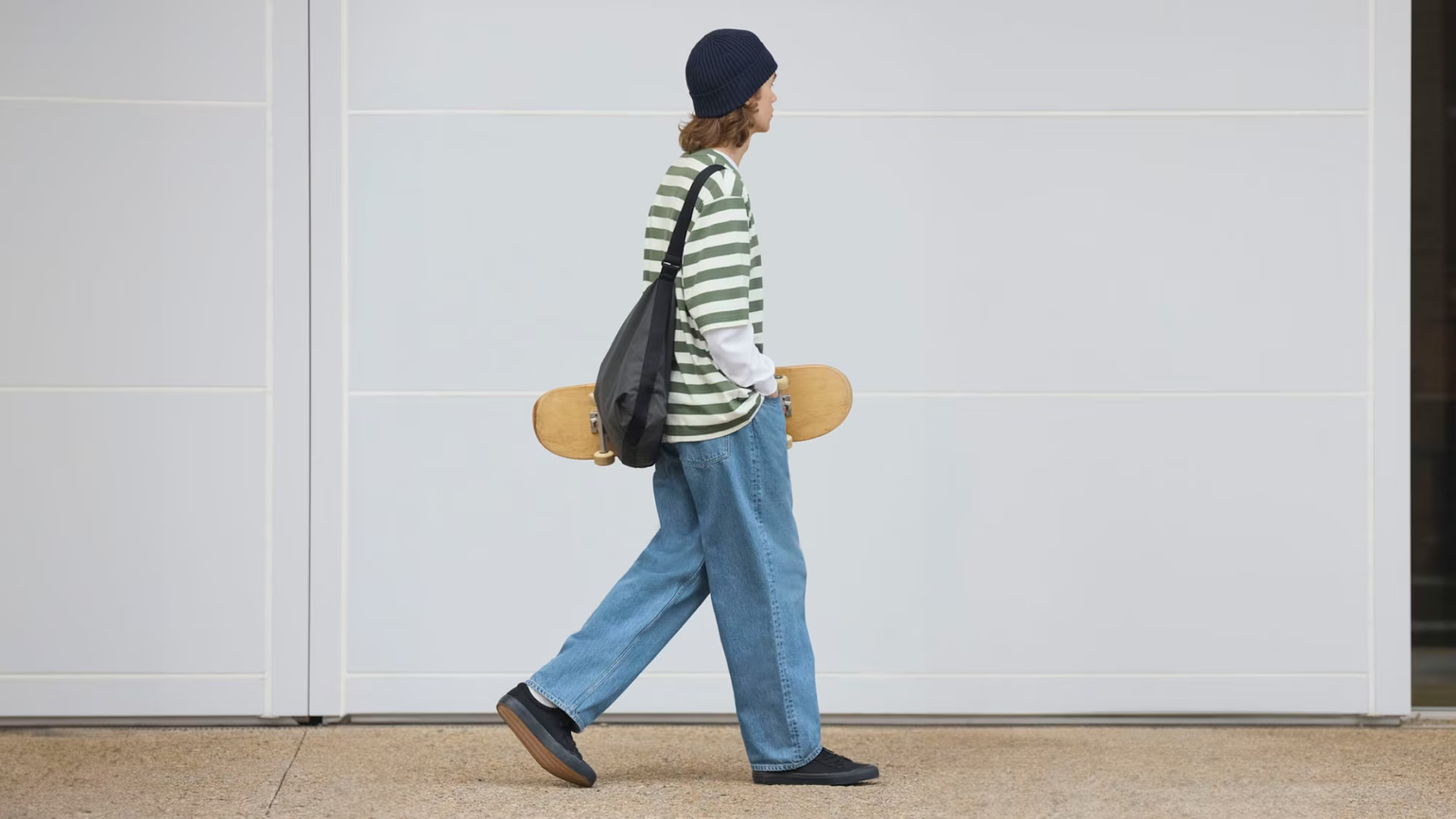 Quần jean ống rộng là lựa chọn phù hợp cho phong cách unisex