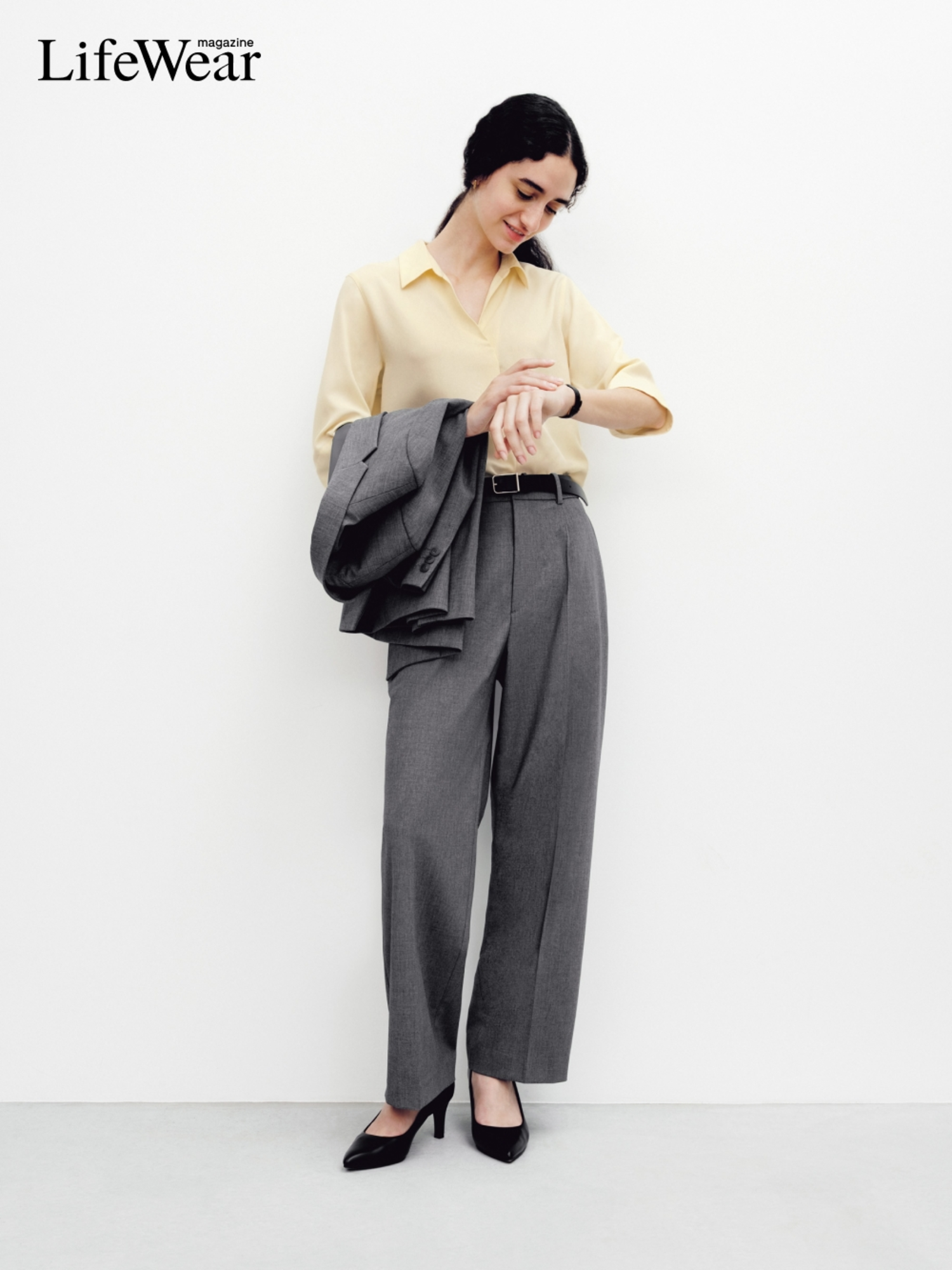 Các kiểu áo sơ mi nữ tay lỡ đẹp ở công sở thường được thiết kế hướng đến sự chỉn chu và tiện dụng