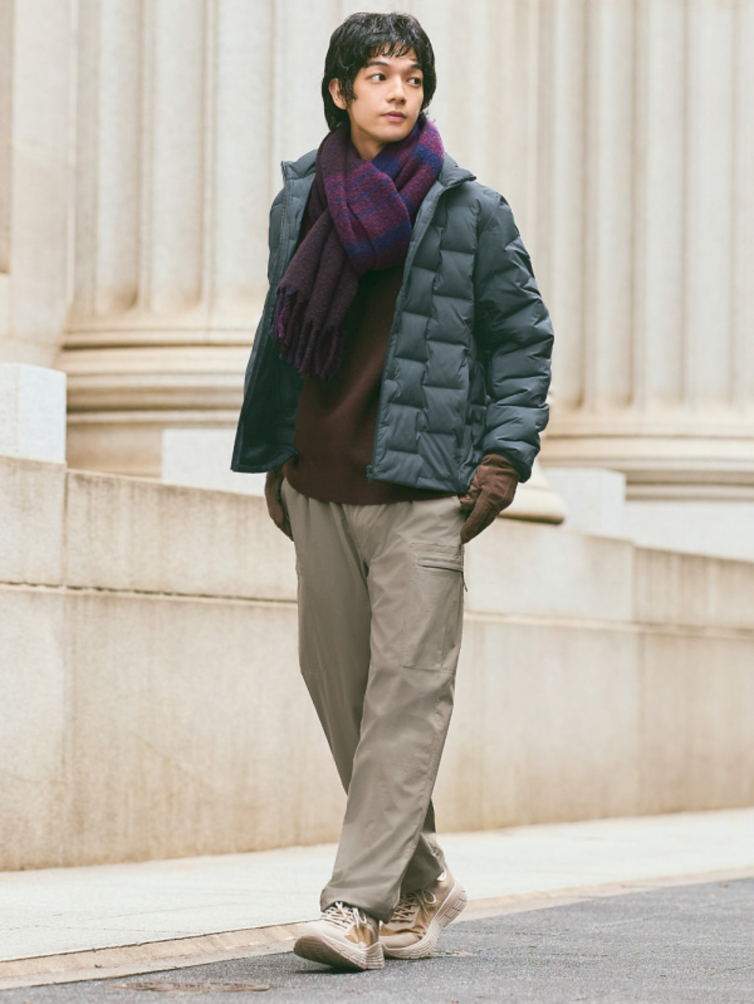 Khăn len là món quà sinh nhật cho nam phù hợp trong mùa lạnh, giúp giữ ấm và tăng tính thời trang