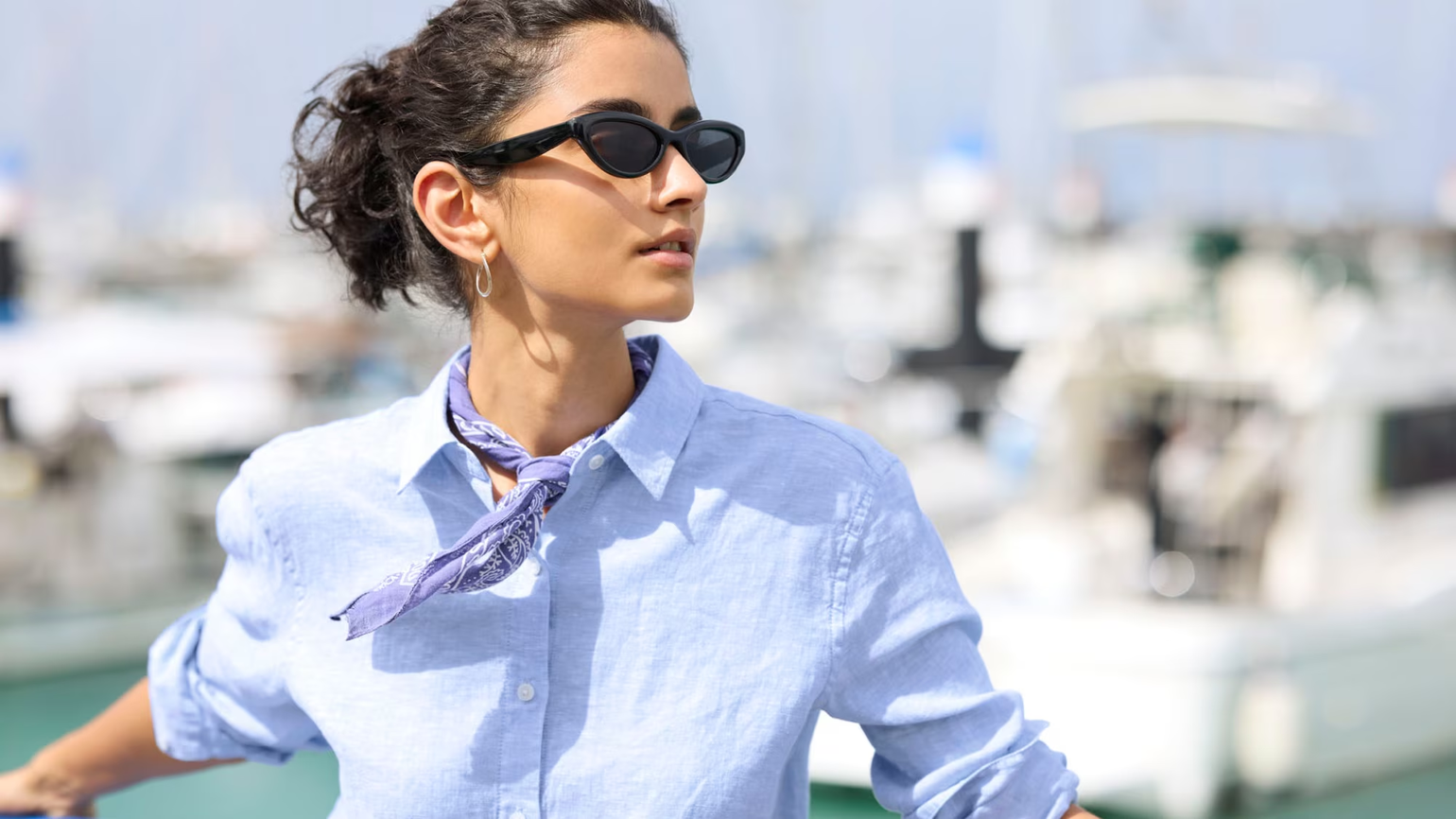 Quà tặng 8/3 cho người yêu ý nghĩa và tinh tế với chiếc kính mát tiện lợi