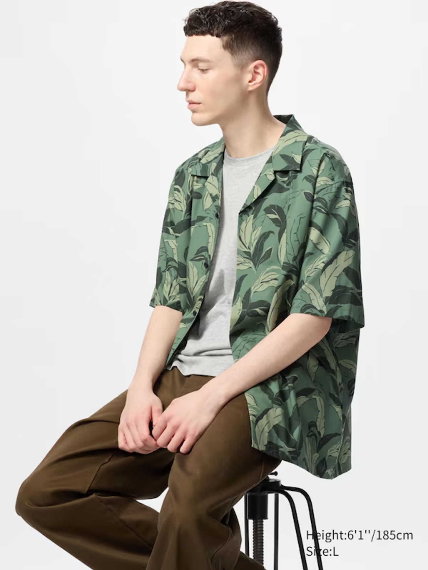 Camouflage là họa tiết ngụy trang với các mảng màu tự nhiên như xanh và nâu