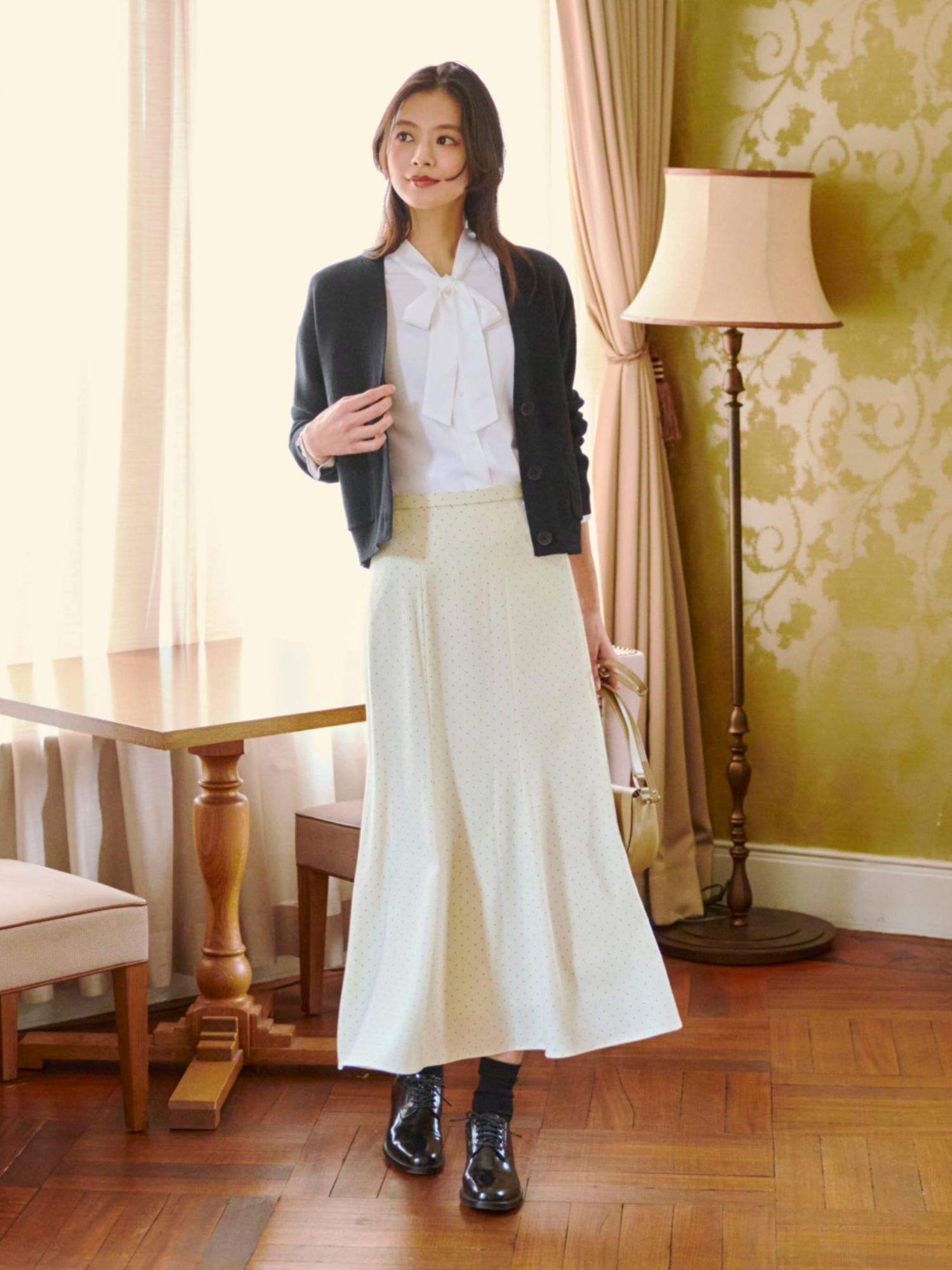 Chân váy dài mặc với áo gì? Cách phối đồ đẹp, chuẩn Fashionista