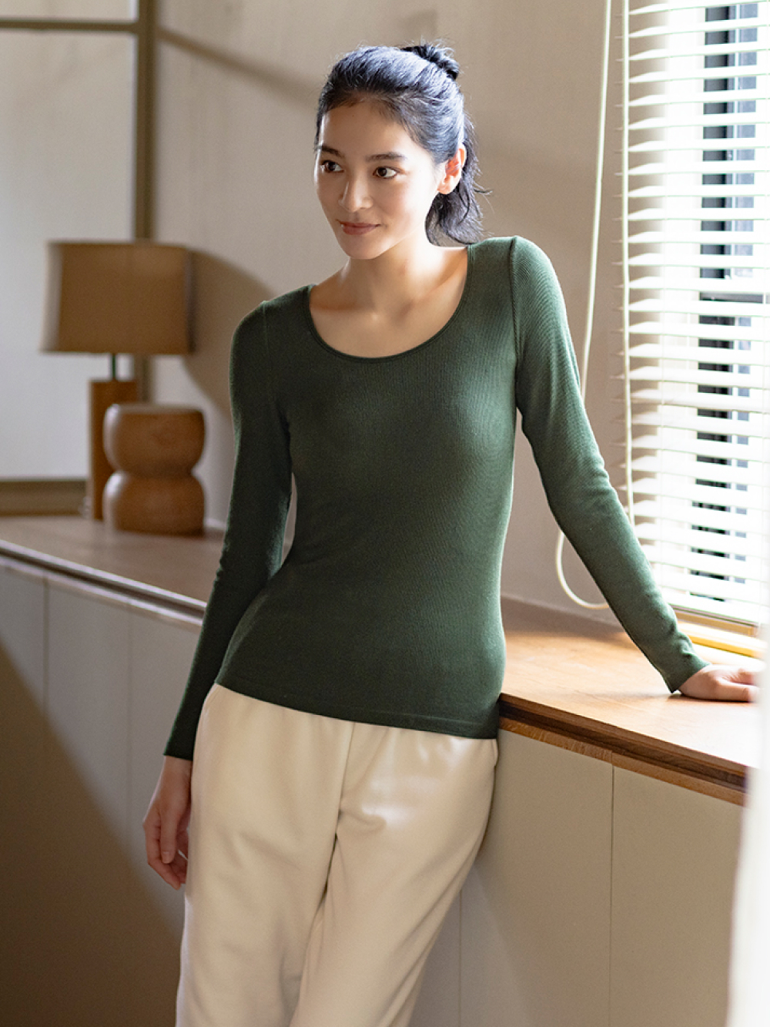 Slim Fit là kiểu dáng quần áo ôm sát tôn lên các đường nét cơ thể