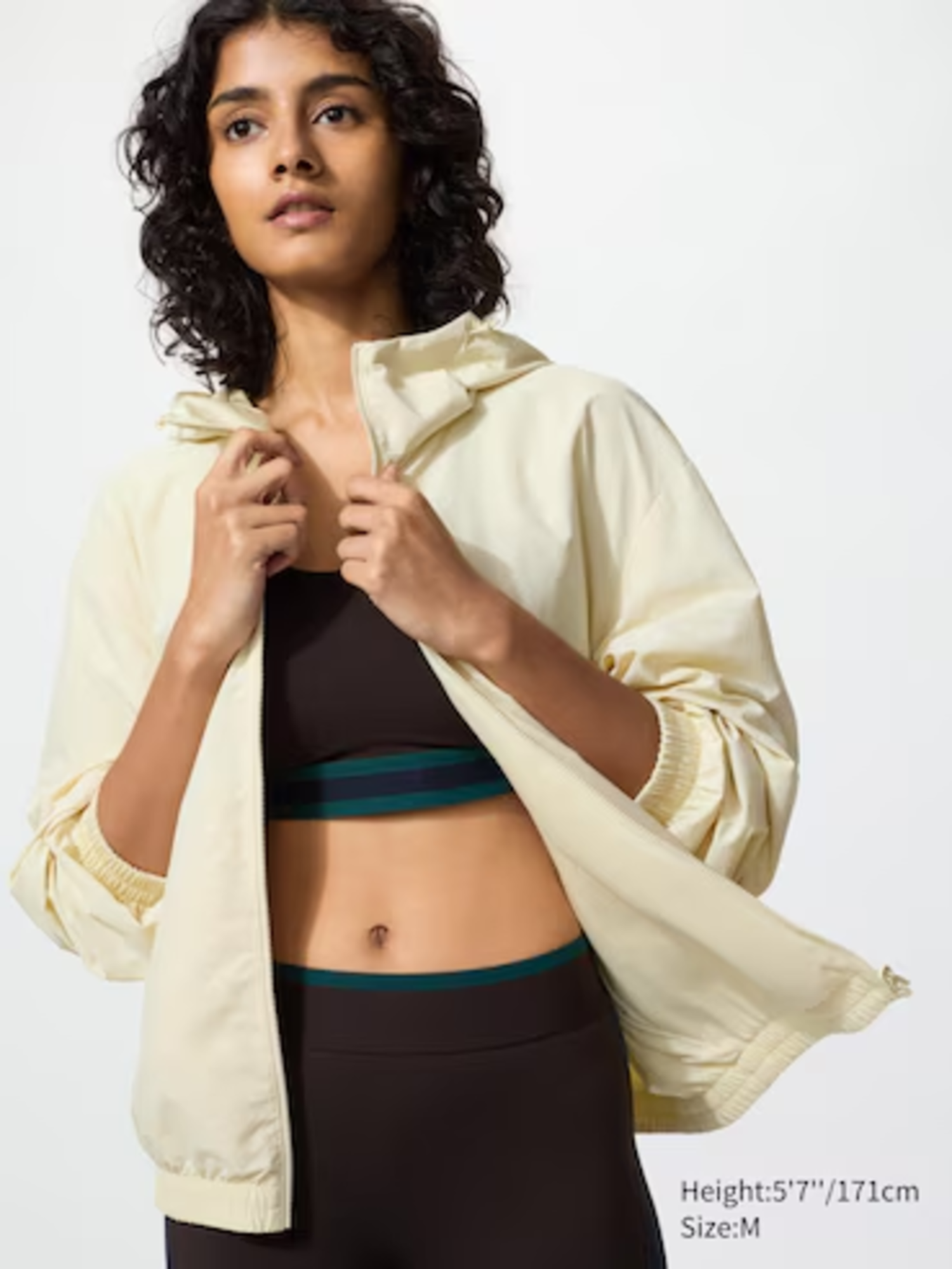 Màu vàng nhạt được xem là màu chống nắng, chống tia UV kém nhất