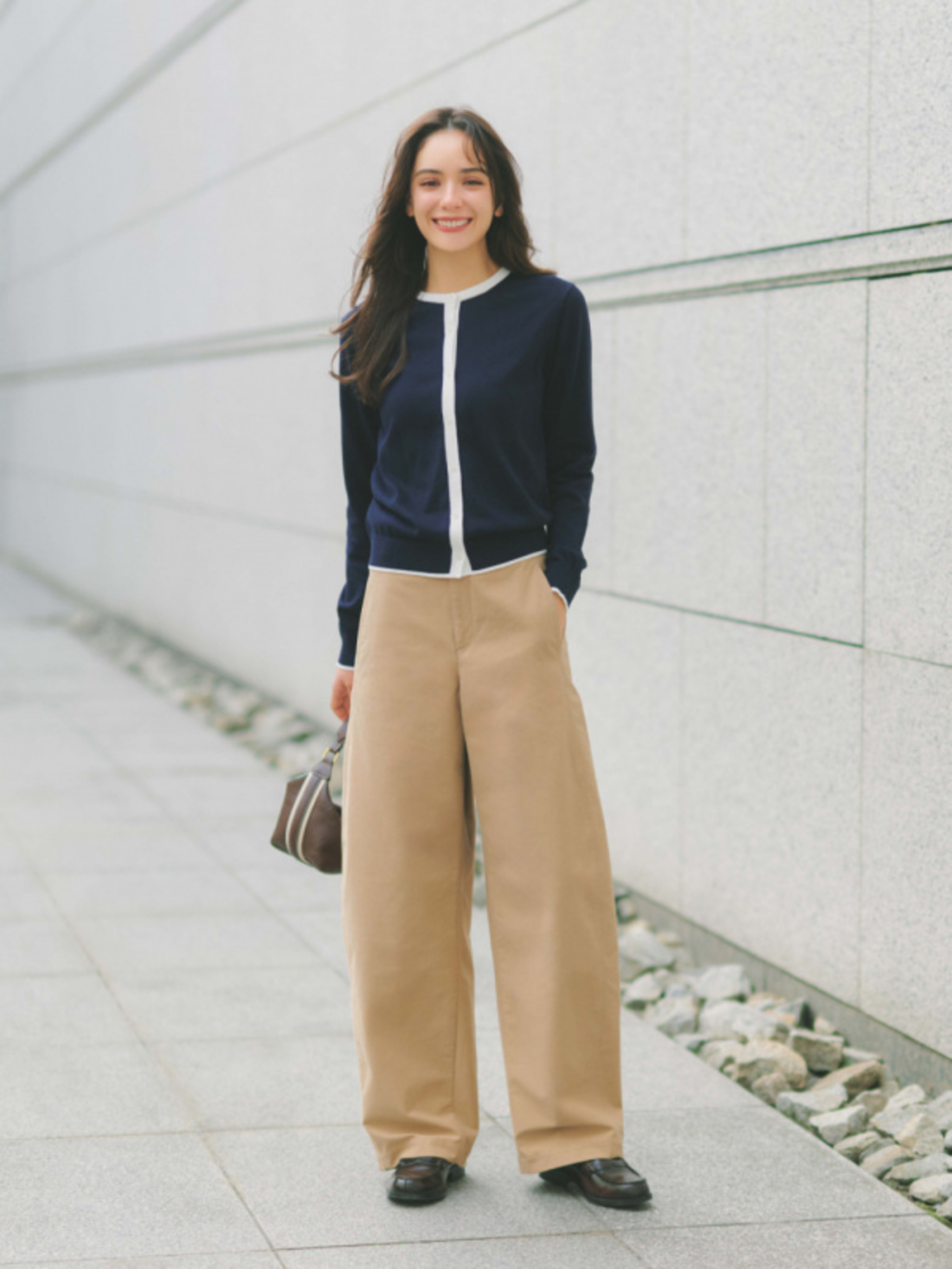 Màu xanh than phối với màu be tạo nên một phong thái tinh tế và đậm chất luxury