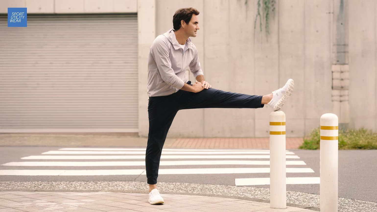 Quần jogger đã trở thành biểu tượng của sporty style, kết hợp hài hòa giữa tính ứng dụng và yếu tố thời trang