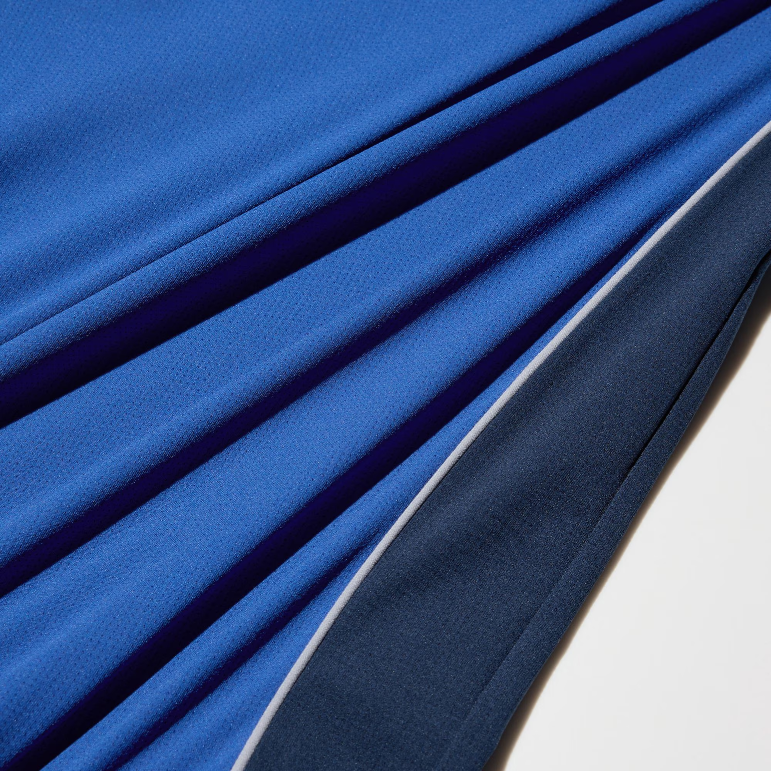 Bảo quản và vệ sinh vải Polyester đơn giản, dễ thực hiện