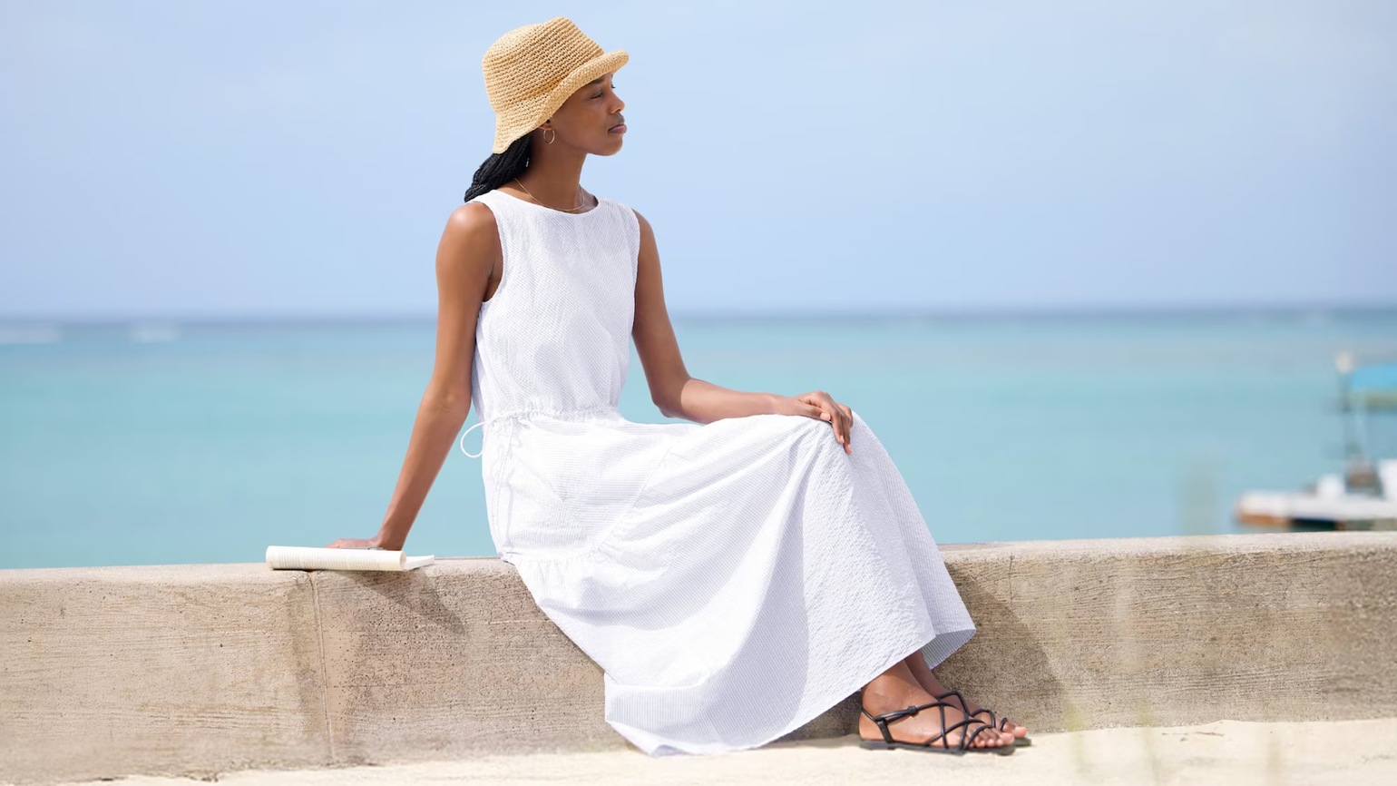 Phối đồ đi chơi mùa hè cho nữ với đầm maxi nhẹ nhàng, thanh lịch