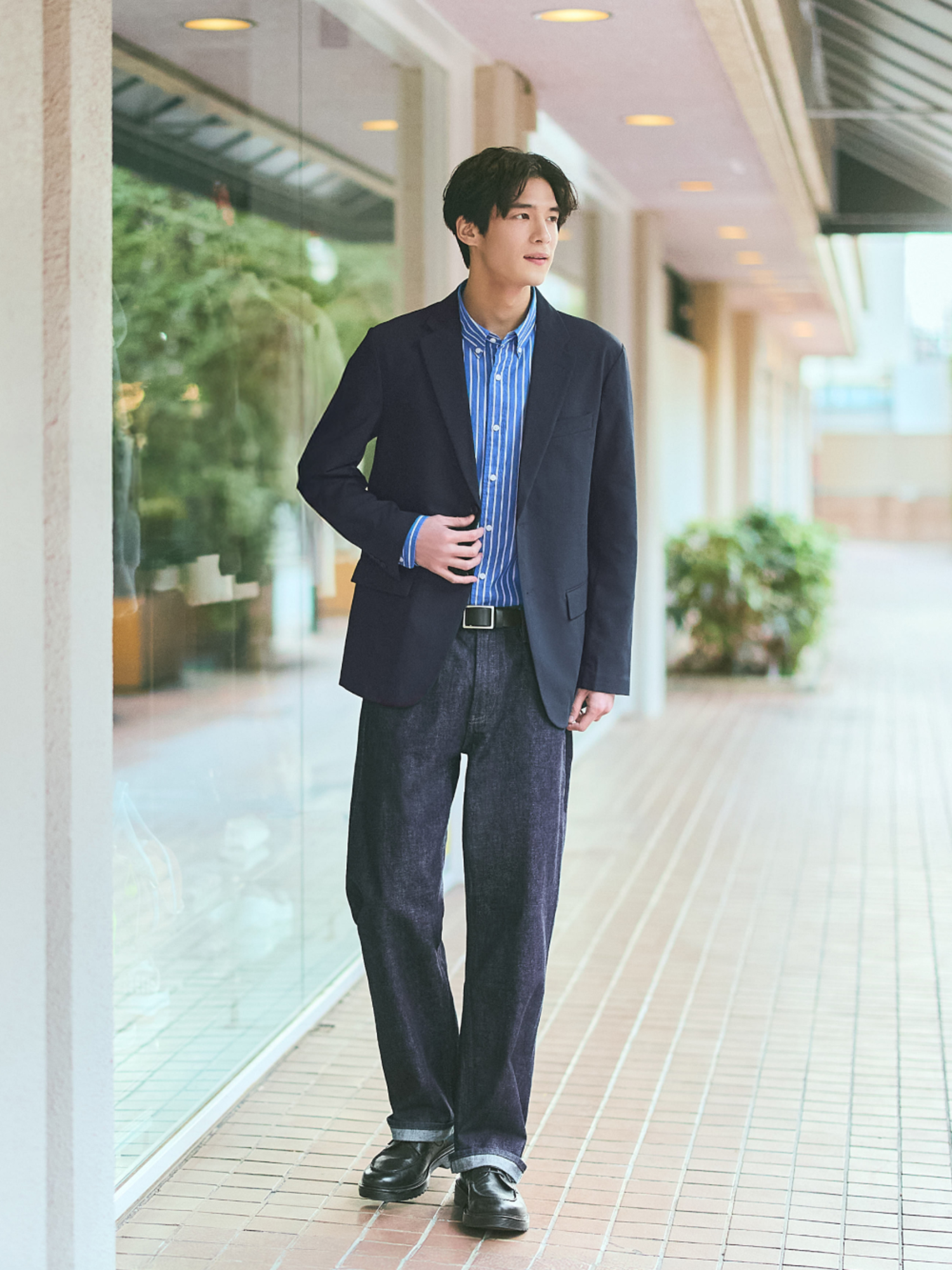 Áo blazer nam gam màu trung tính dễ phối đồ và dễ ứng dụng với nhiều hoàn cảnh