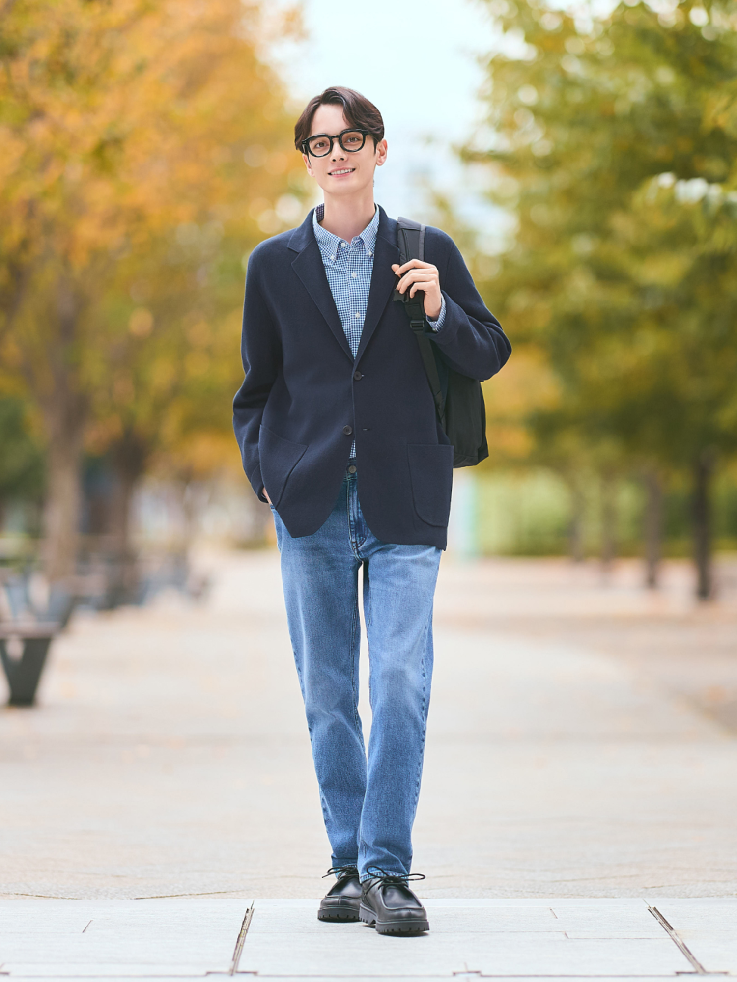 Phối đồ áo blazer nam và quần jeans dễ áp dụng để tạo vẻ ngoài thanh lịch, phóng khoáng